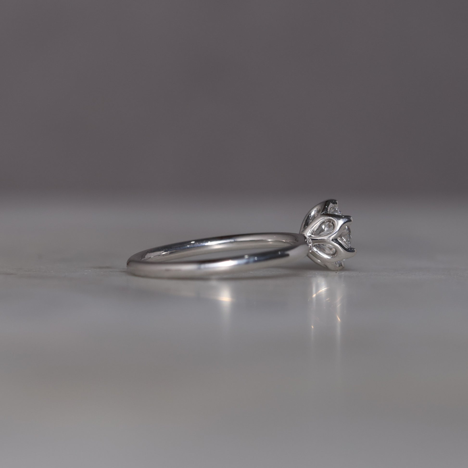 WHITE DIAMOND / LOTUS SOLITAIRE II