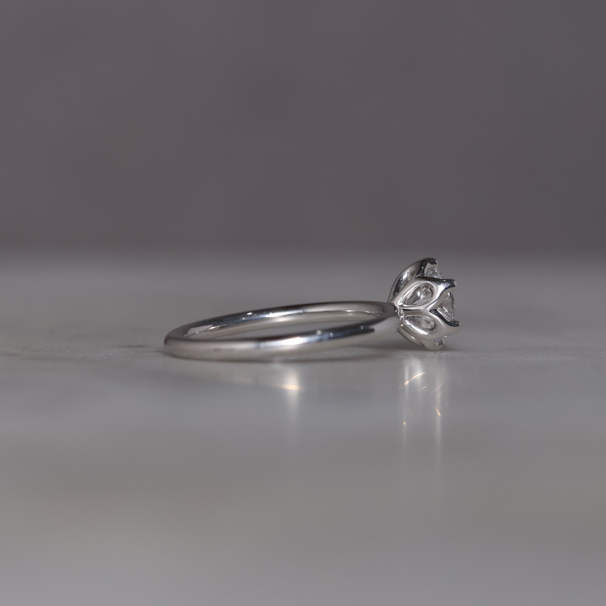 WHITE DIAMOND / LOTUS SOLITAIRE II