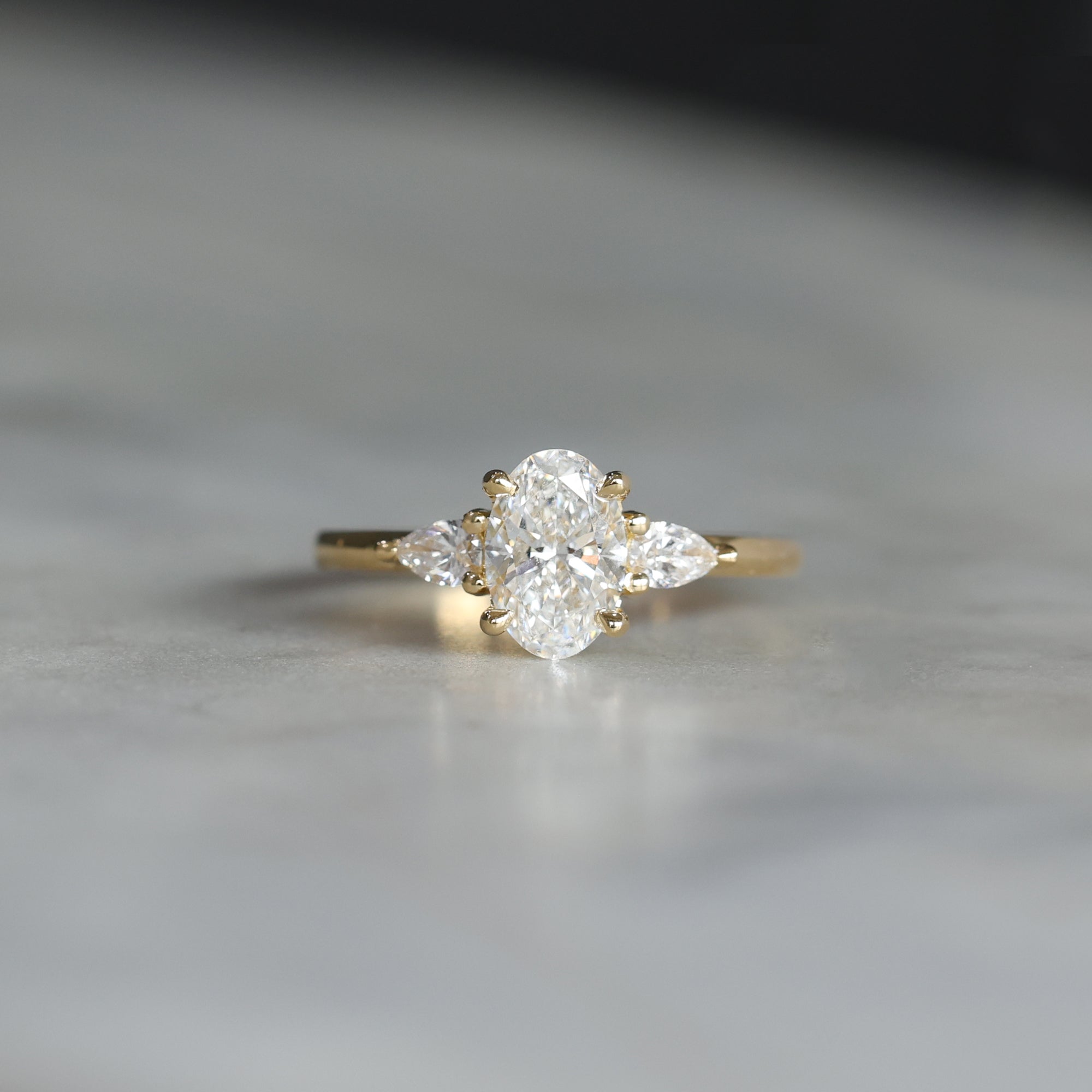 1.06ct OVAL CUT LAB DIAMOND / TRILOGY RING