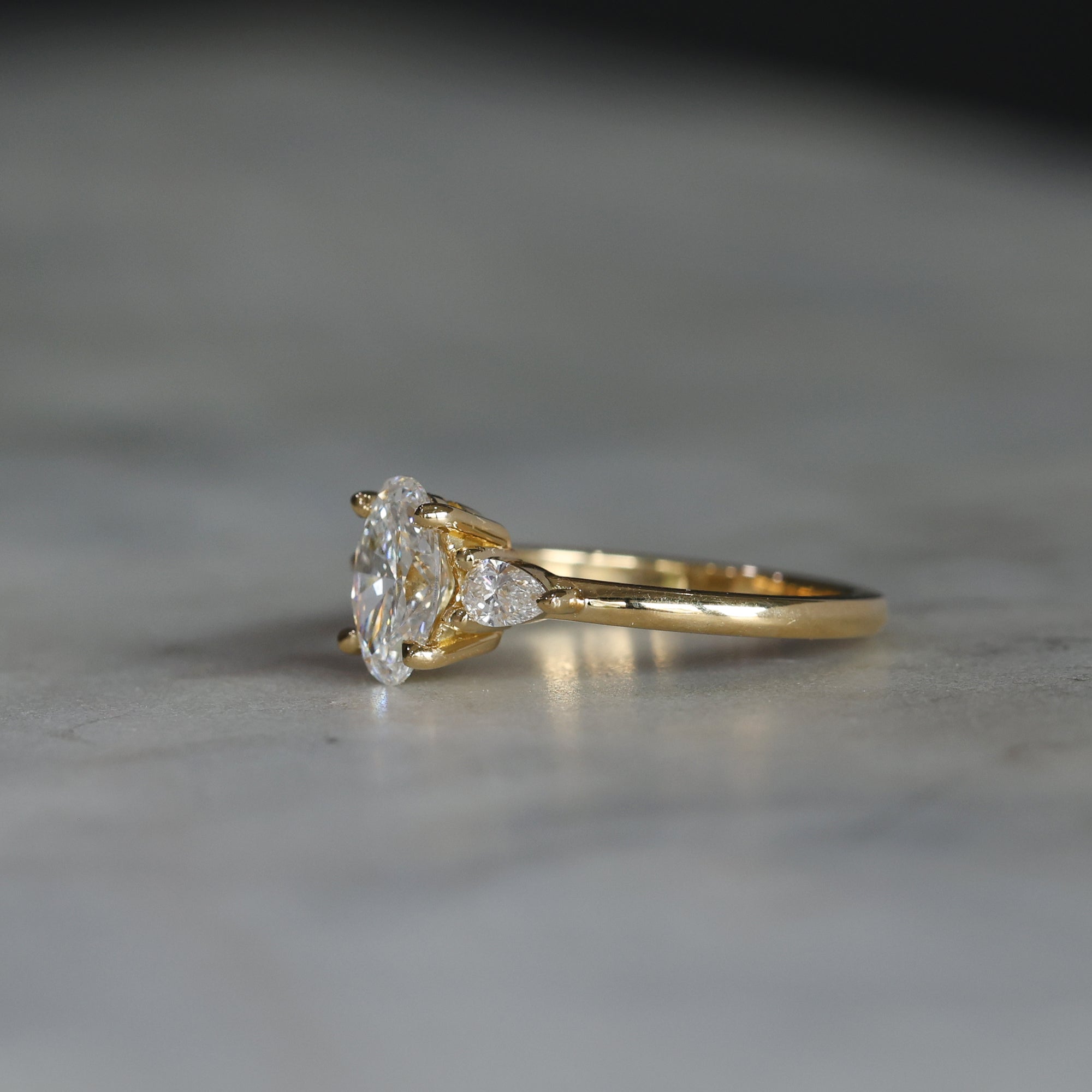 1.06ct OVAL CUT LAB DIAMOND / TRILOGY RING