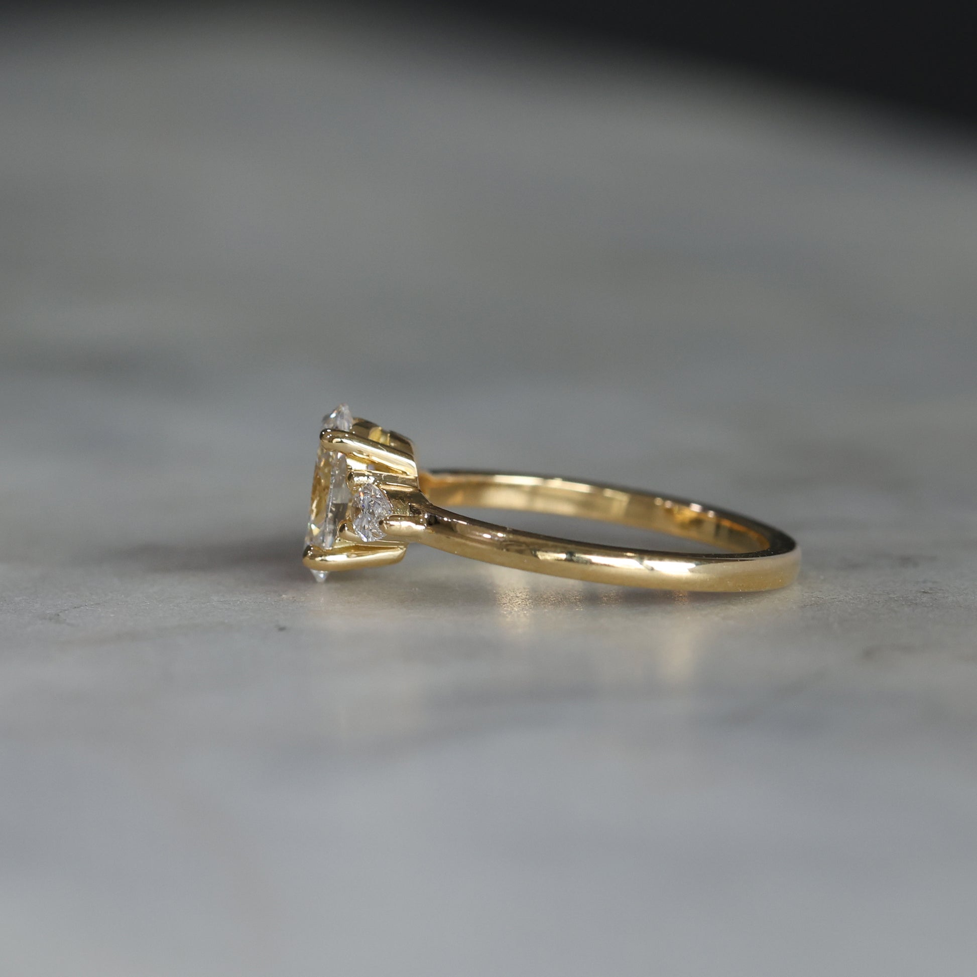 1.06ct OVAL CUT LAB DIAMOND / TRILOGY RING