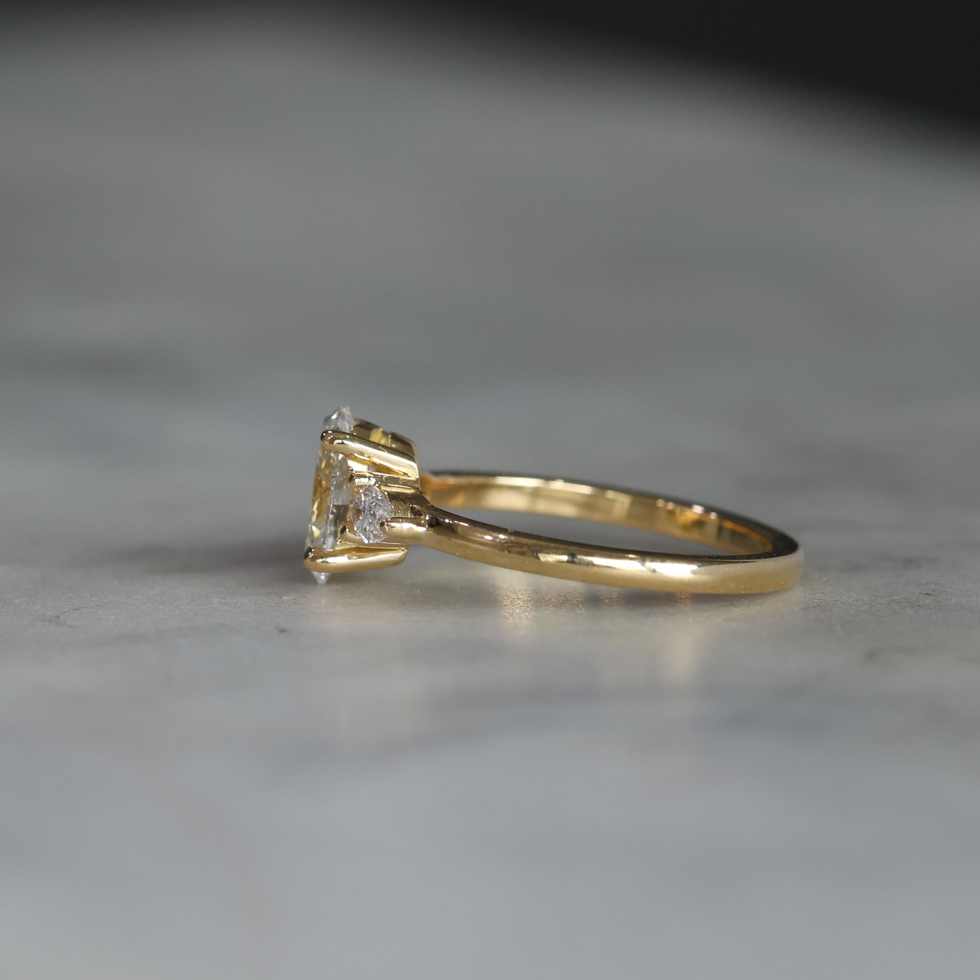 1.06ct OVAL CUT LAB DIAMOND / TRILOGY RING