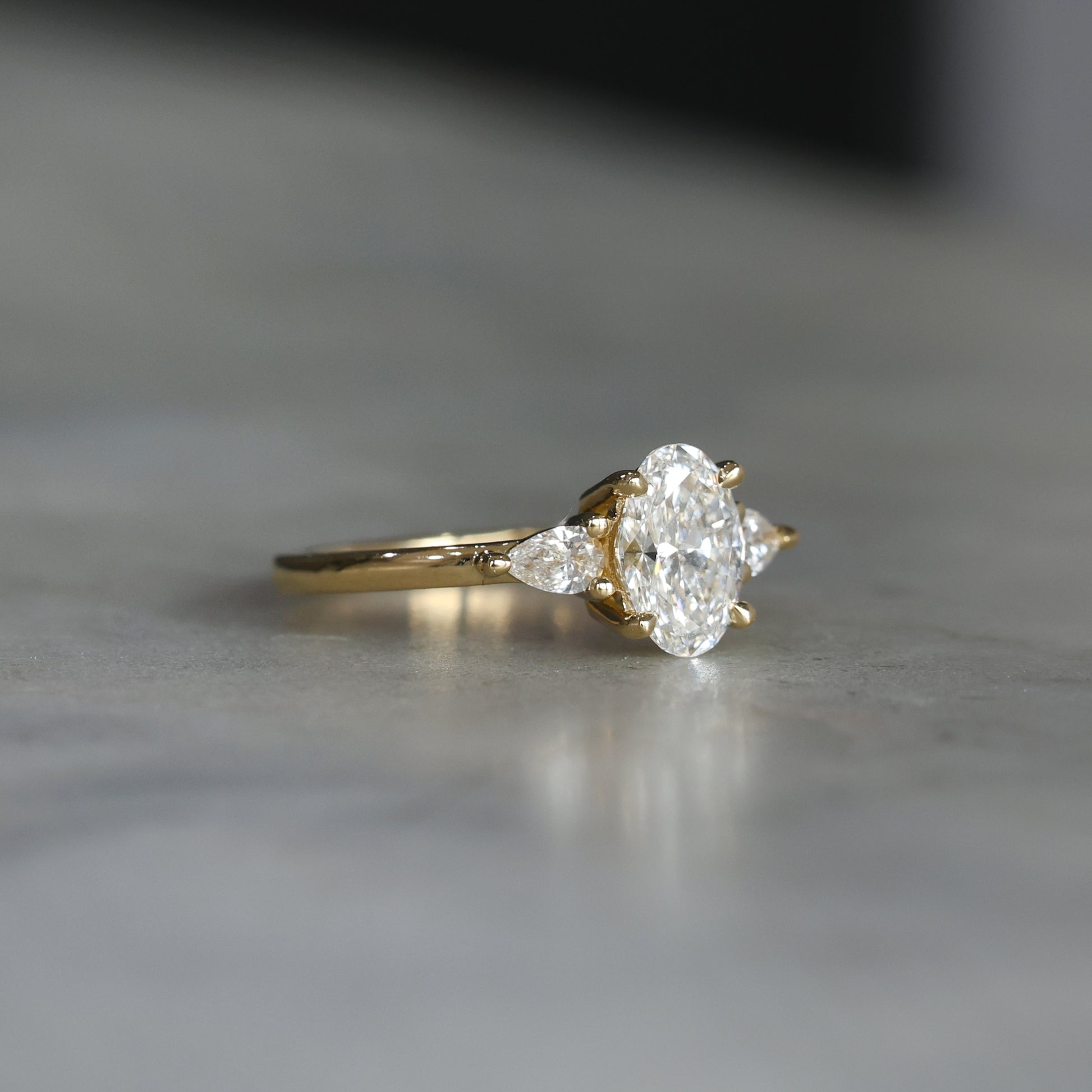 1.06ct OVAL CUT LAB DIAMOND / TRILOGY RING