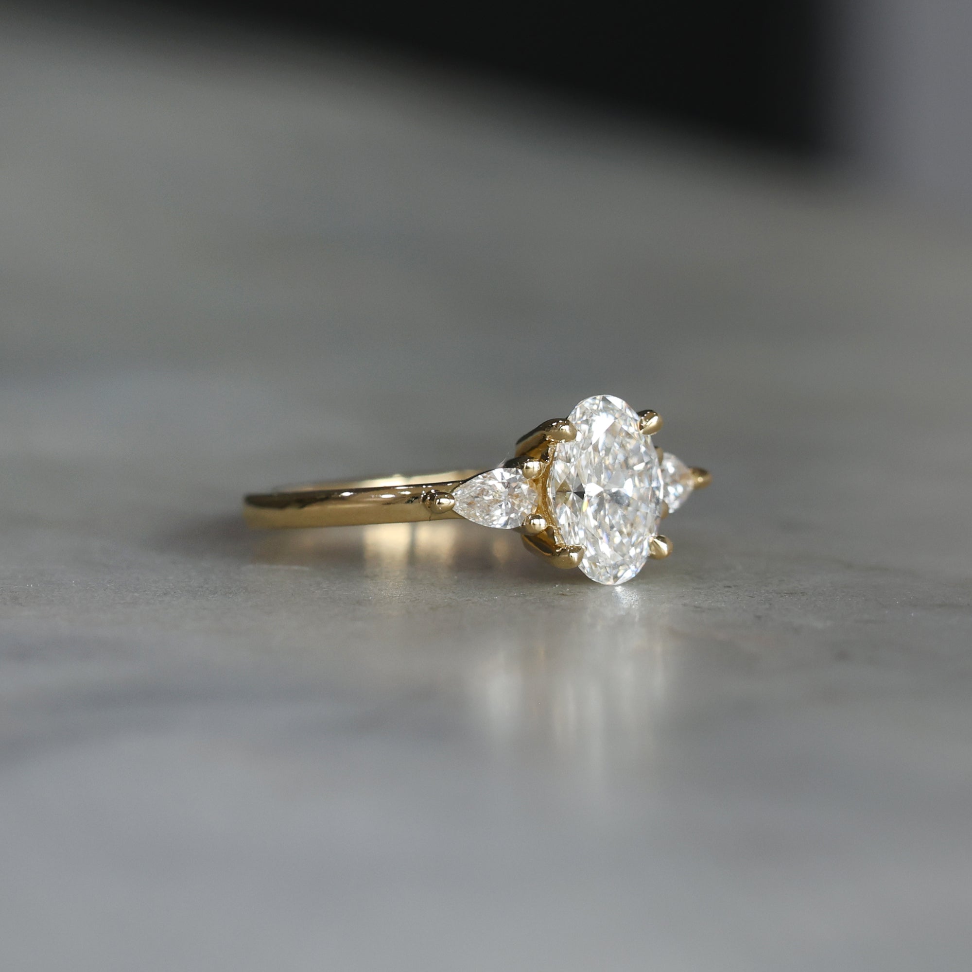 1.06ct OVAL CUT LAB DIAMOND / TRILOGY RING