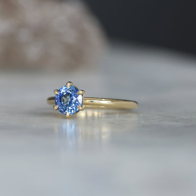 BLUE CEYLON SAPPHIRE / SOLITAIRE RING