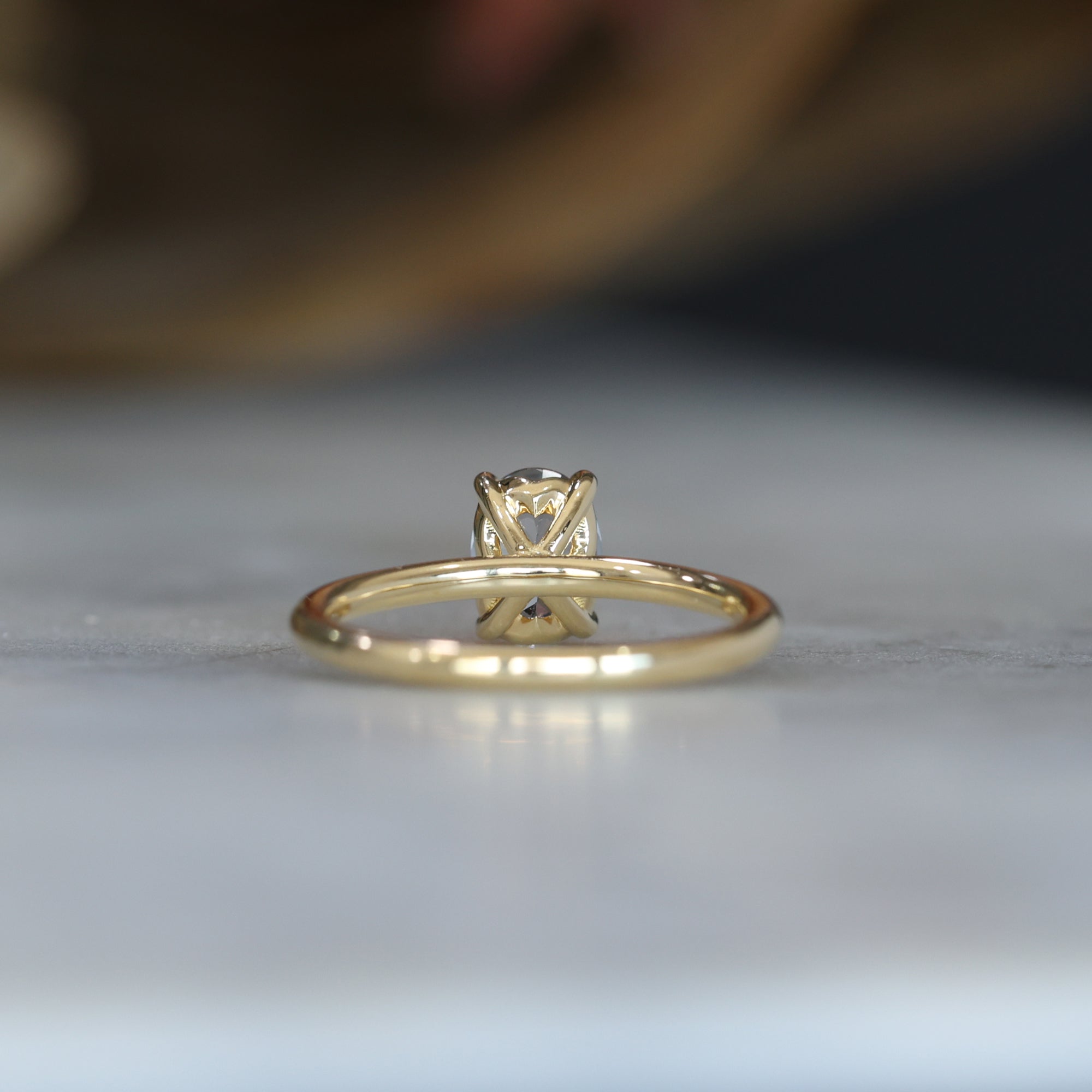 GREY OVAL / SAPPHIRE SOLITAIRE RING