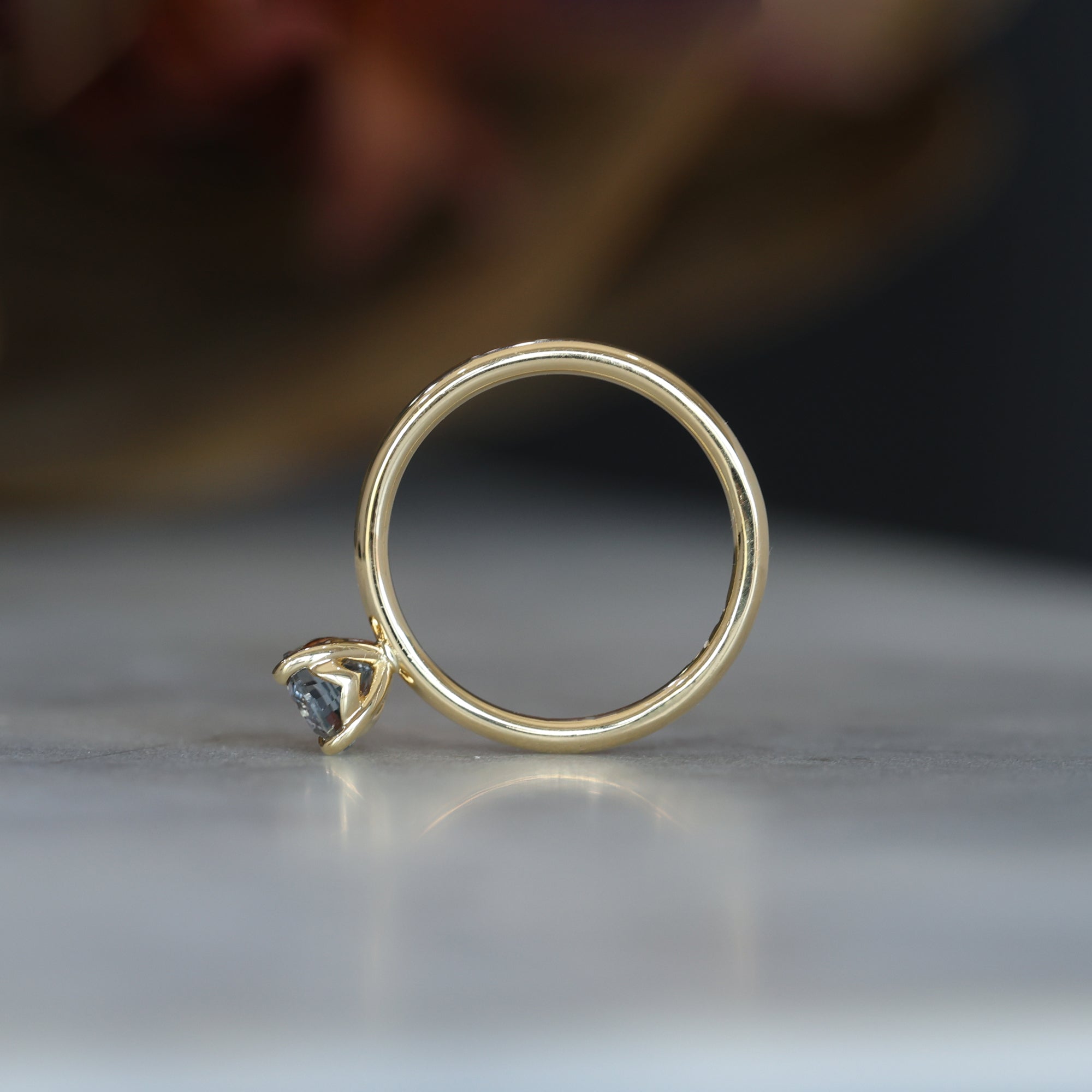 GREY OVAL / SAPPHIRE SOLITAIRE RING