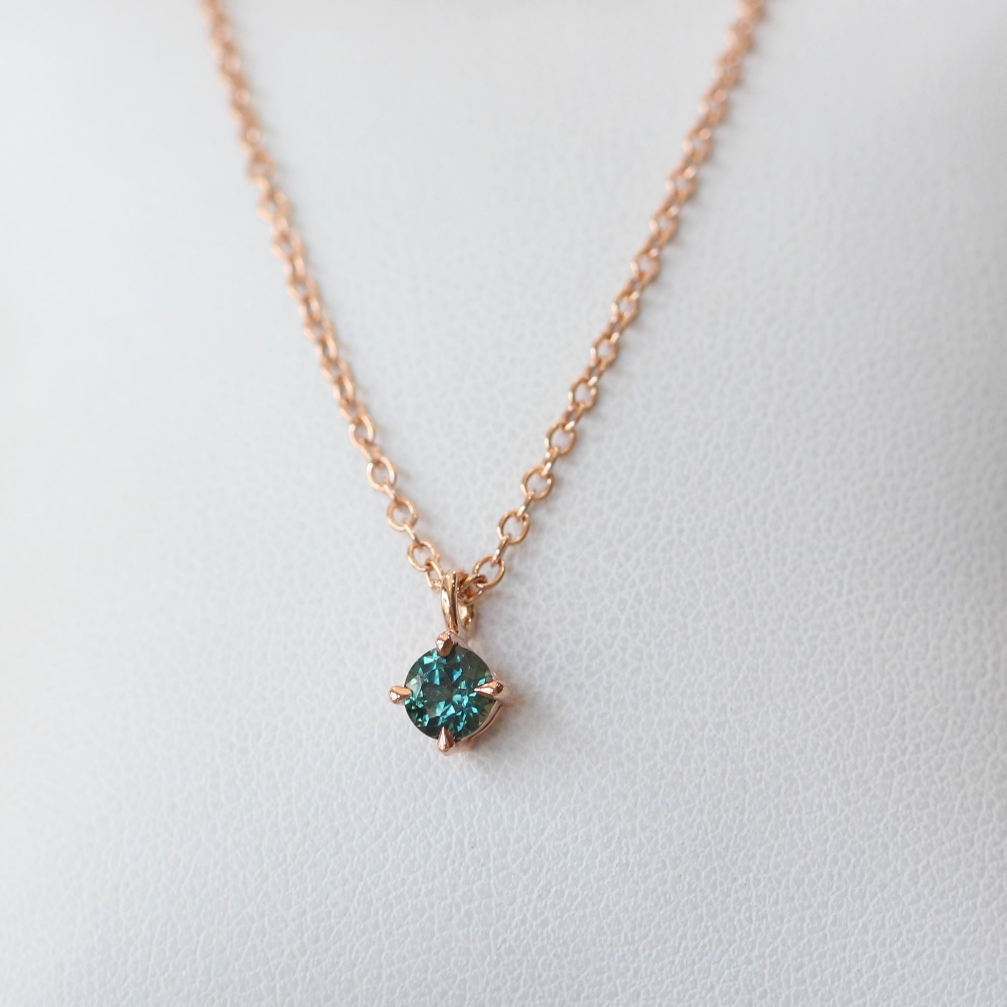 ROUND TEAL PARTI / SAPPHIRE NECKLACE II
