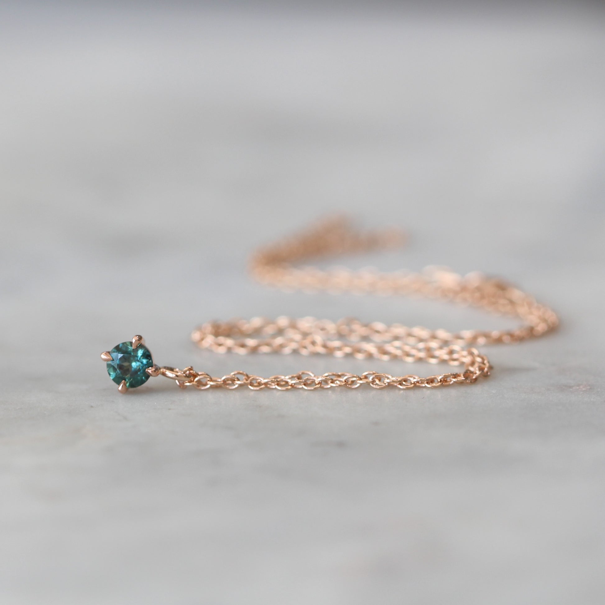 ROUND TEAL PARTI / SAPPHIRE NECKLACE II