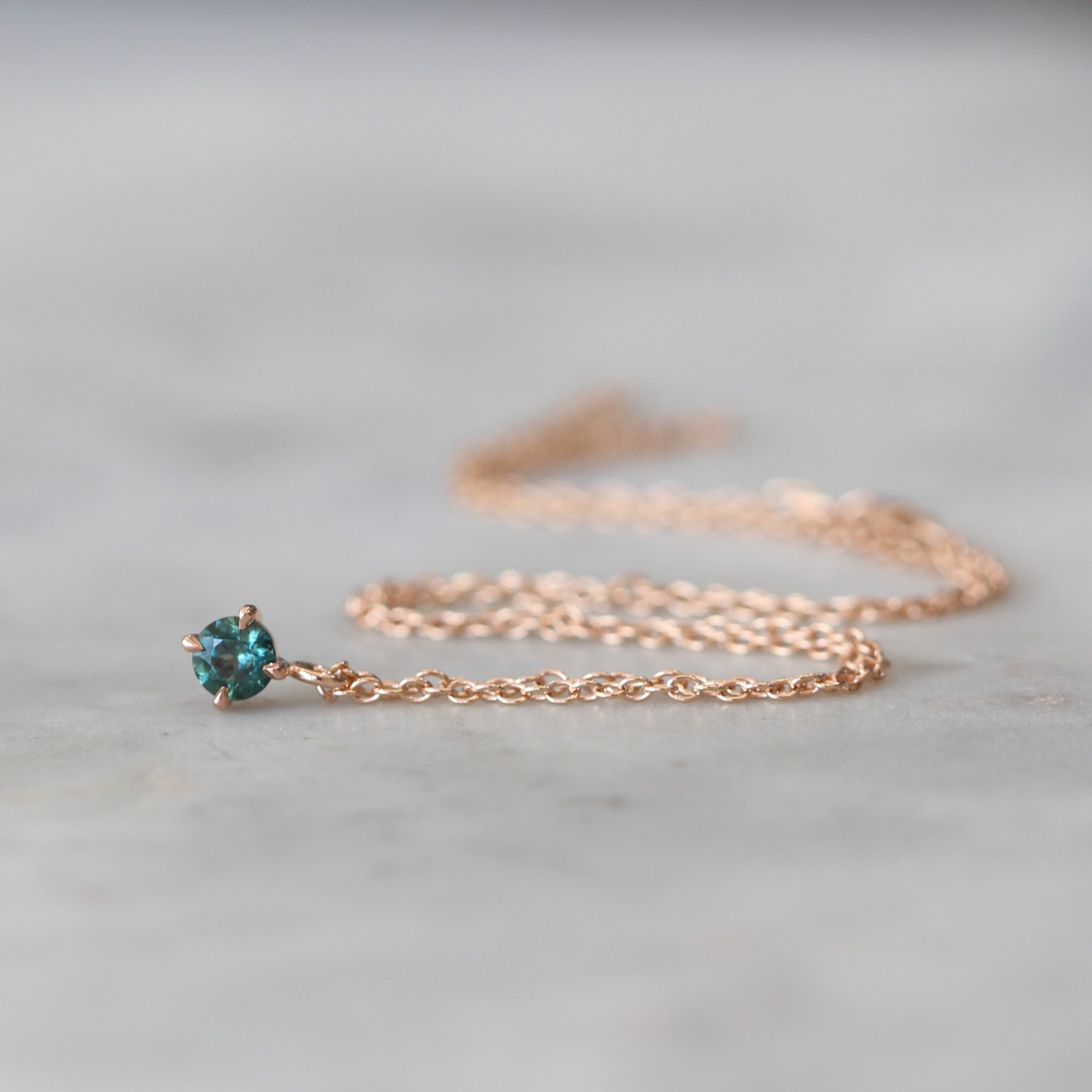 ROUND TEAL PARTI / SAPPHIRE NECKLACE II