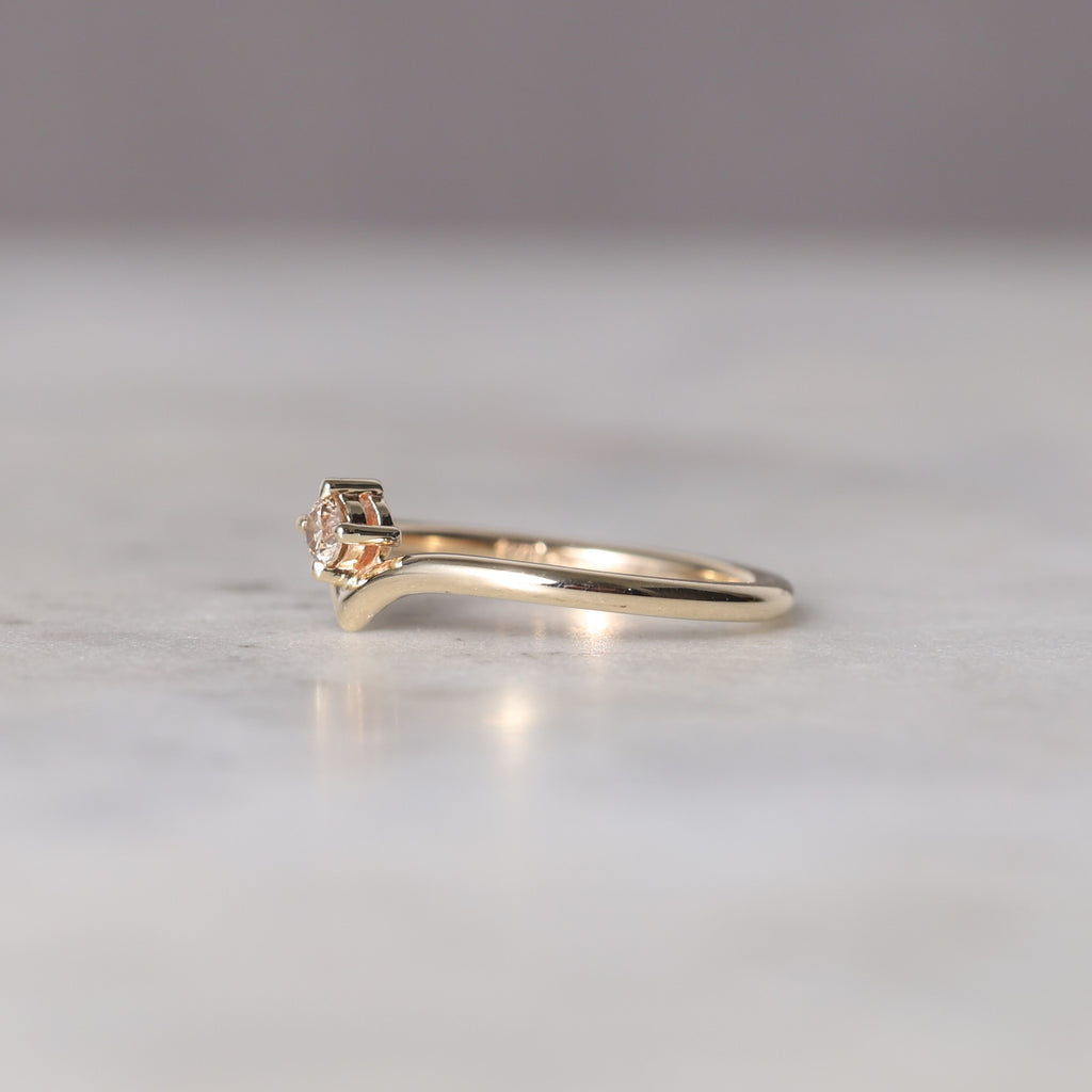 CHAMPAGNE DIAMOND / CHEVRON RING