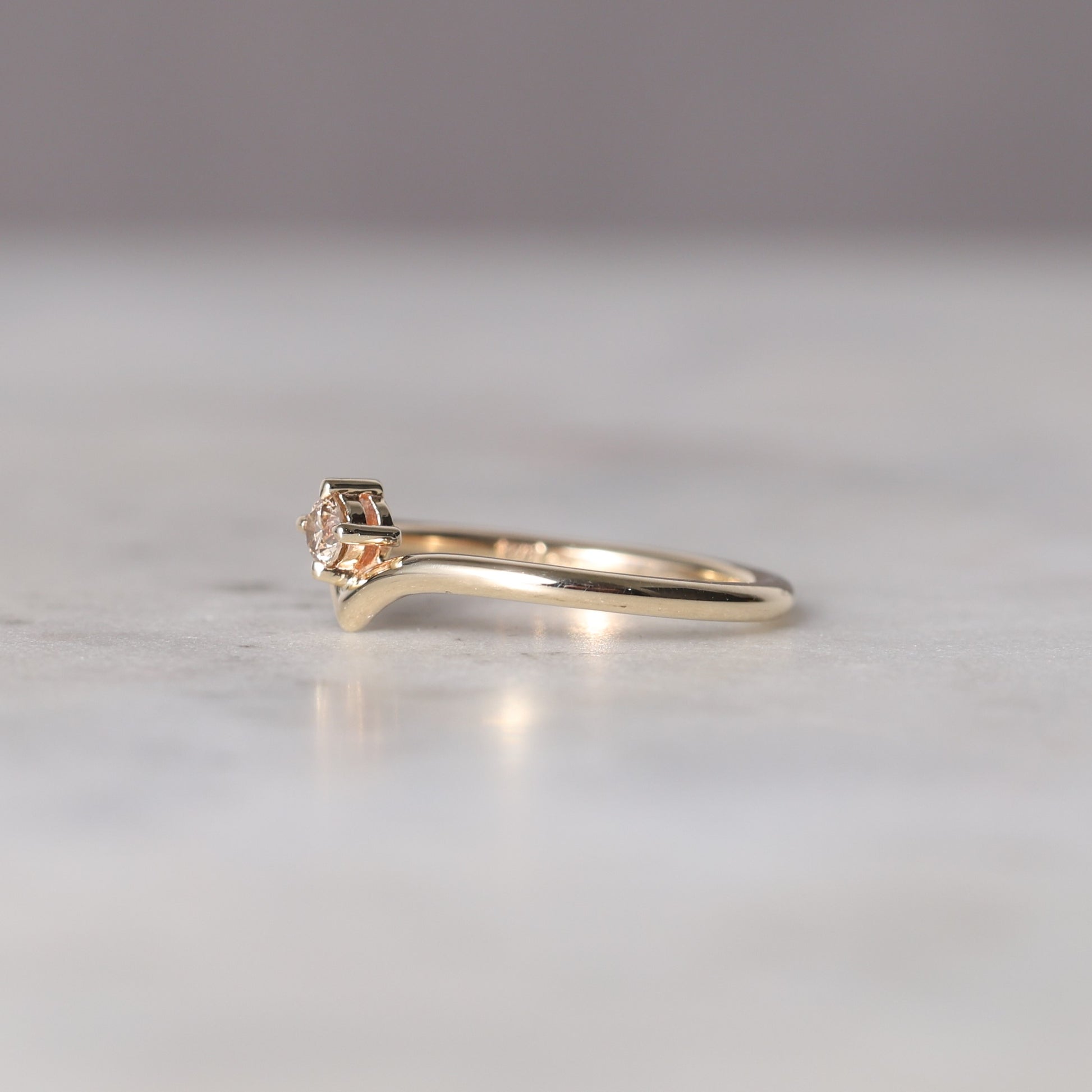 CHAMPAGNE DIAMOND / CHEVRON RING