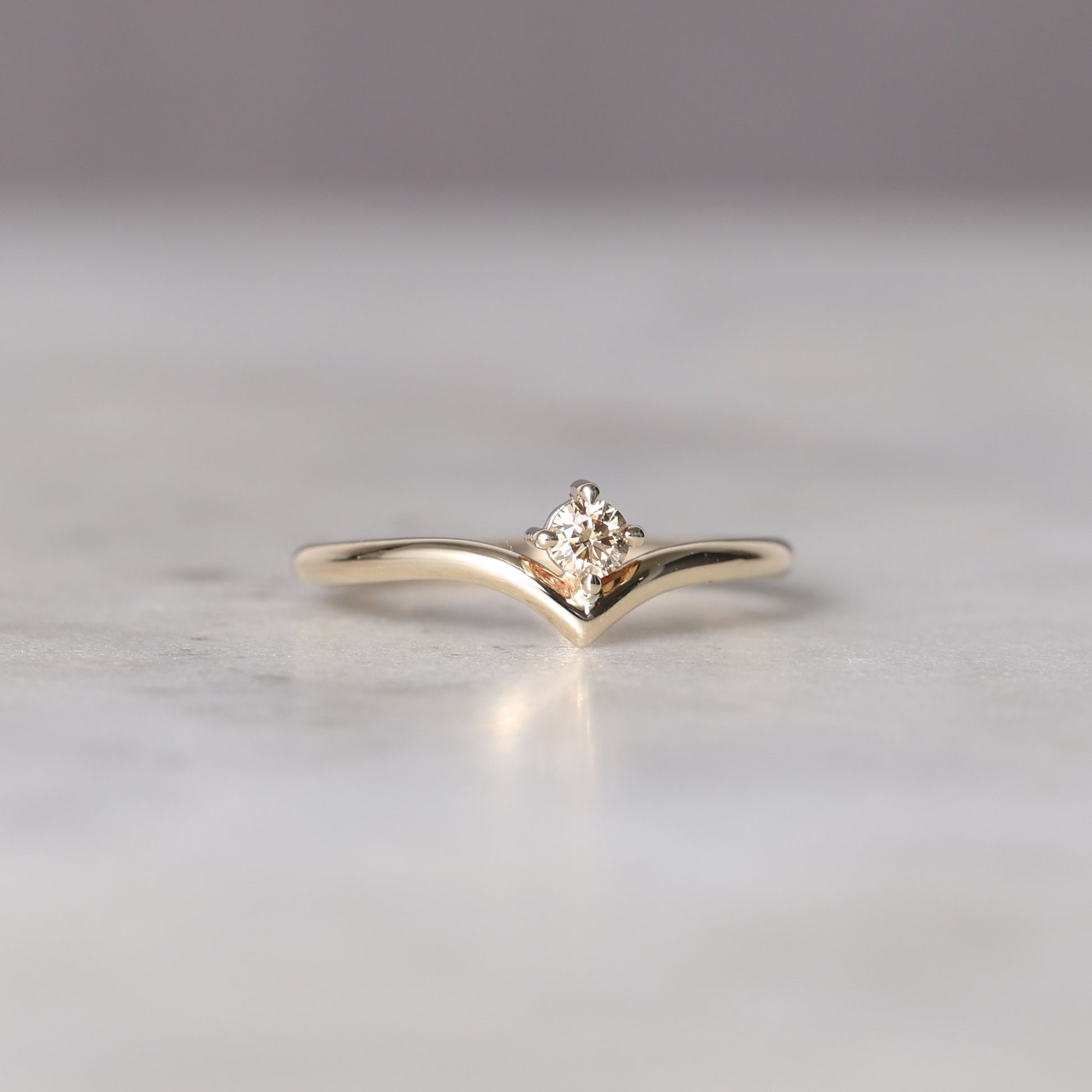 CHAMPAGNE DIAMOND / CHEVRON RING