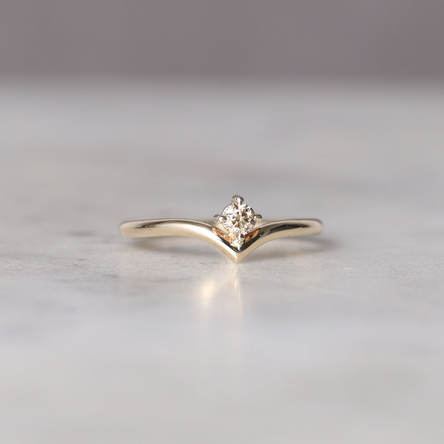 CHAMPAGNE DIAMOND / CHEVRON RING