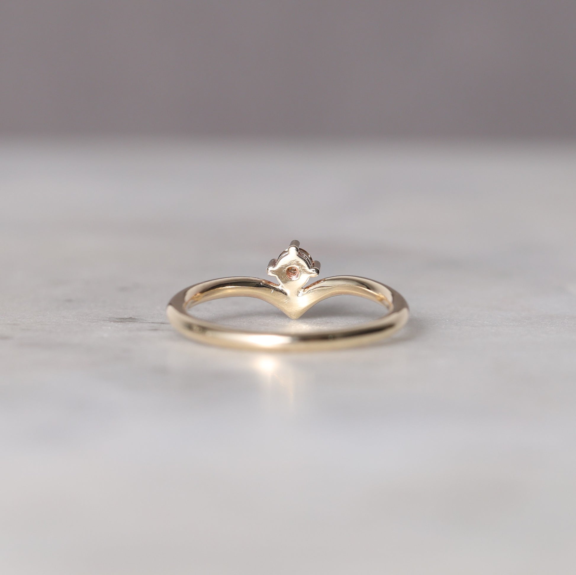 CHAMPAGNE DIAMOND / CHEVRON RING