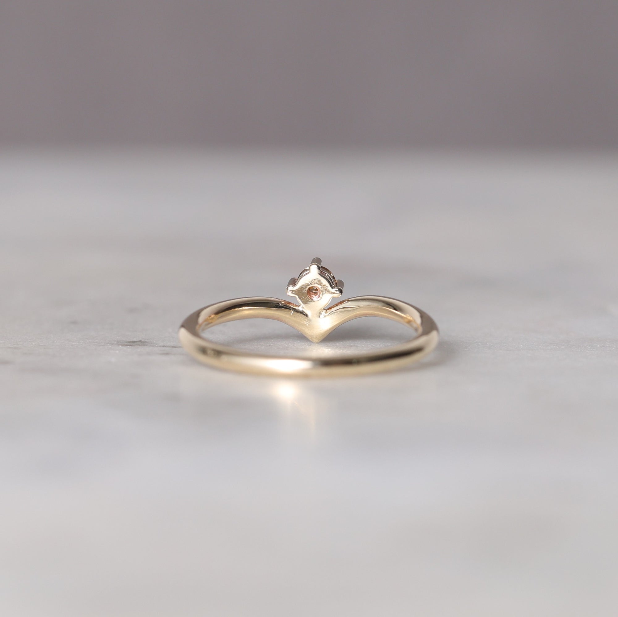 CHAMPAGNE DIAMOND / CHEVRON RING