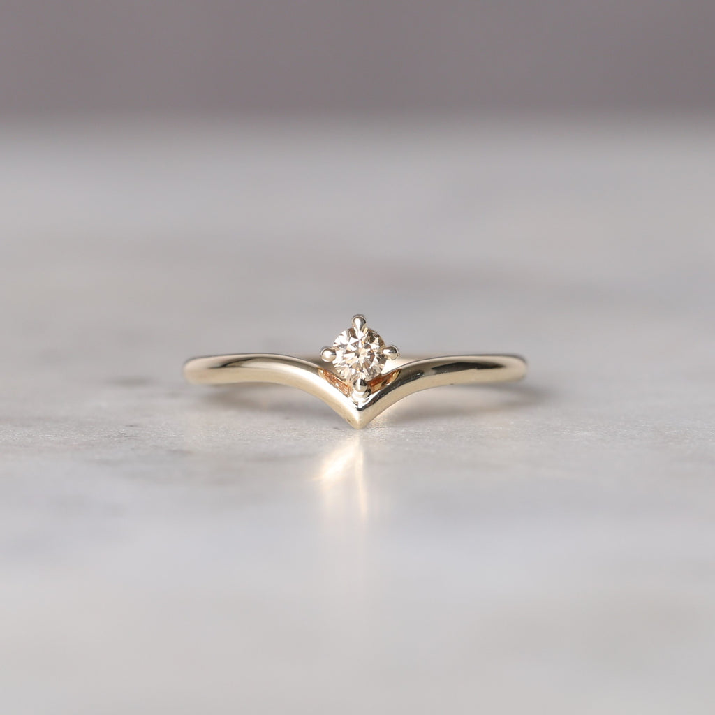 CHAMPAGNE DIAMOND / CHEVRON RING