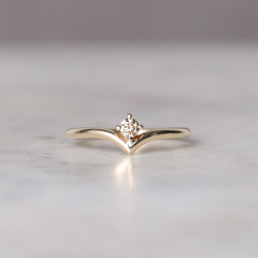CHAMPAGNE DIAMOND / CHEVRON RING