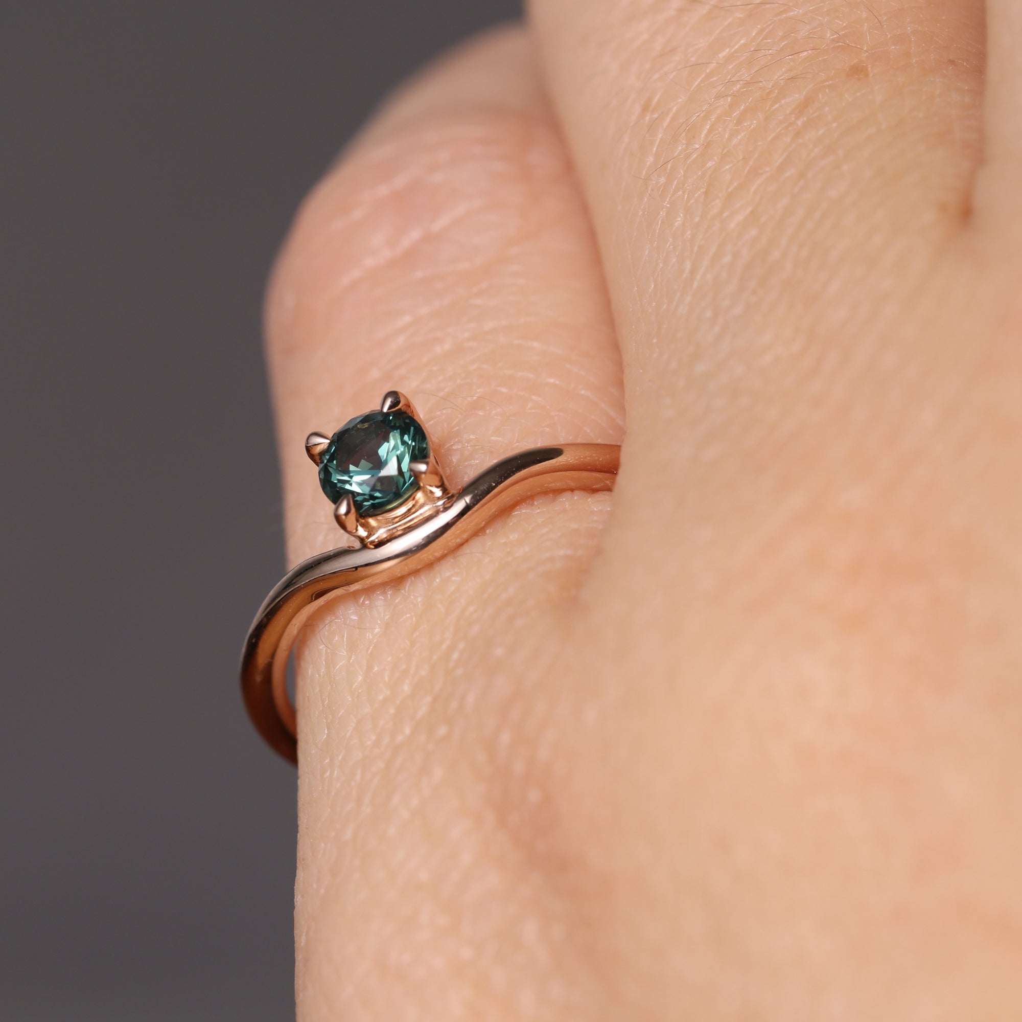 PARTI SAPPHIRE  / CURVE RING