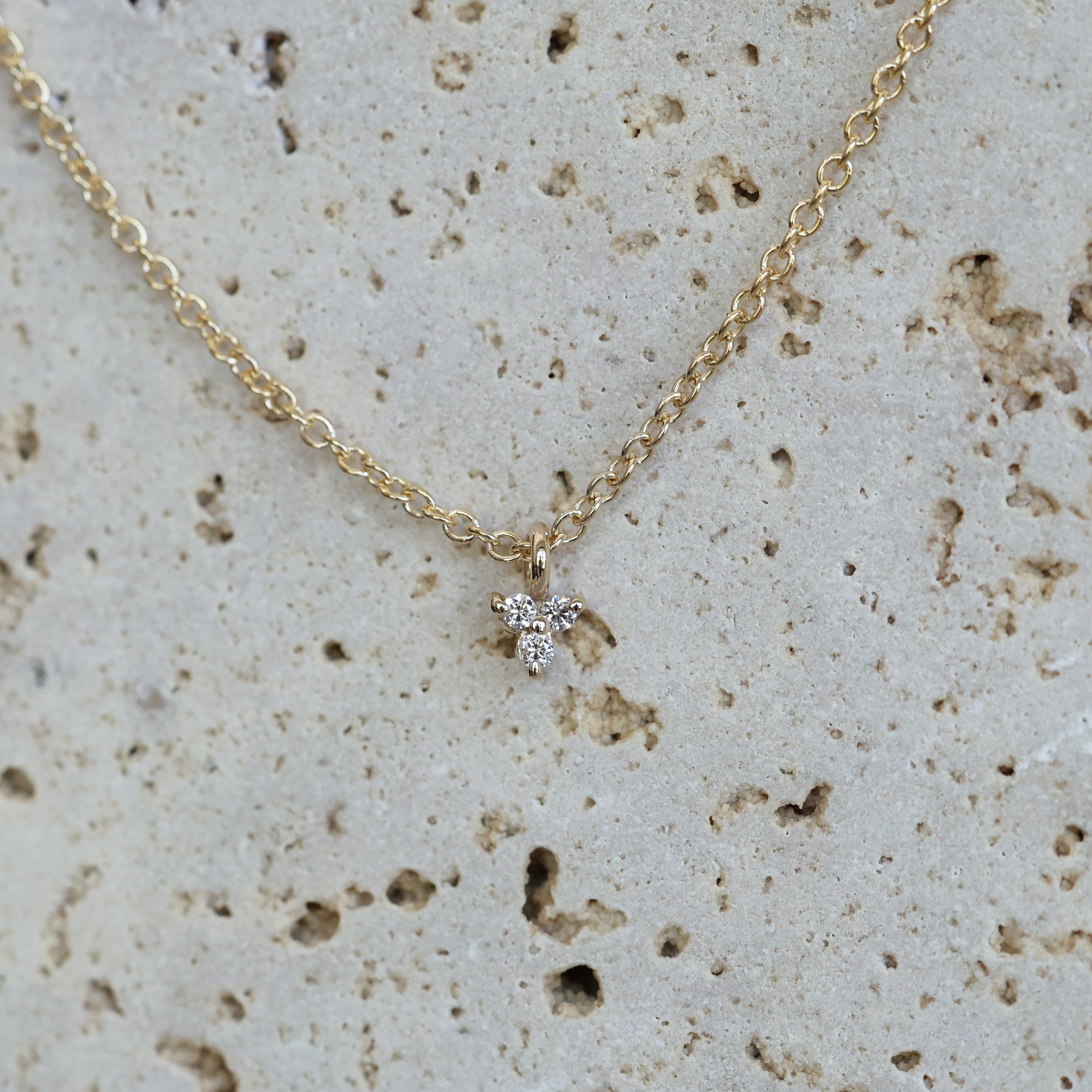 DIAMOND TRIO / NECKLACE