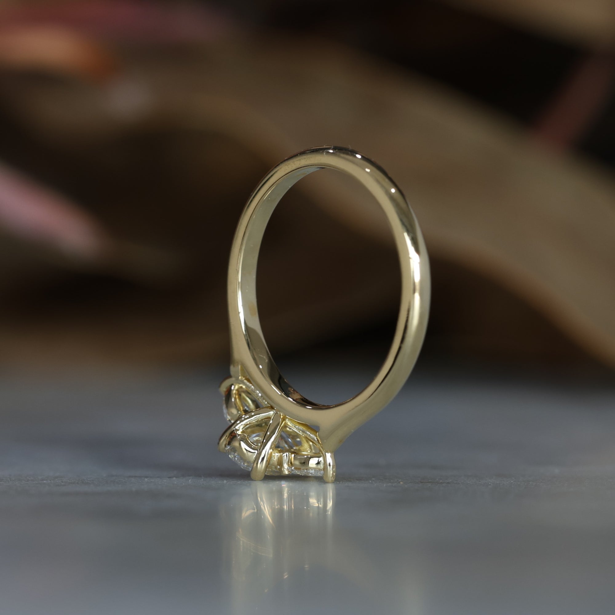 MAY TRILOGY / 0.85ct OVAL CUT LAB DIAMOND RING