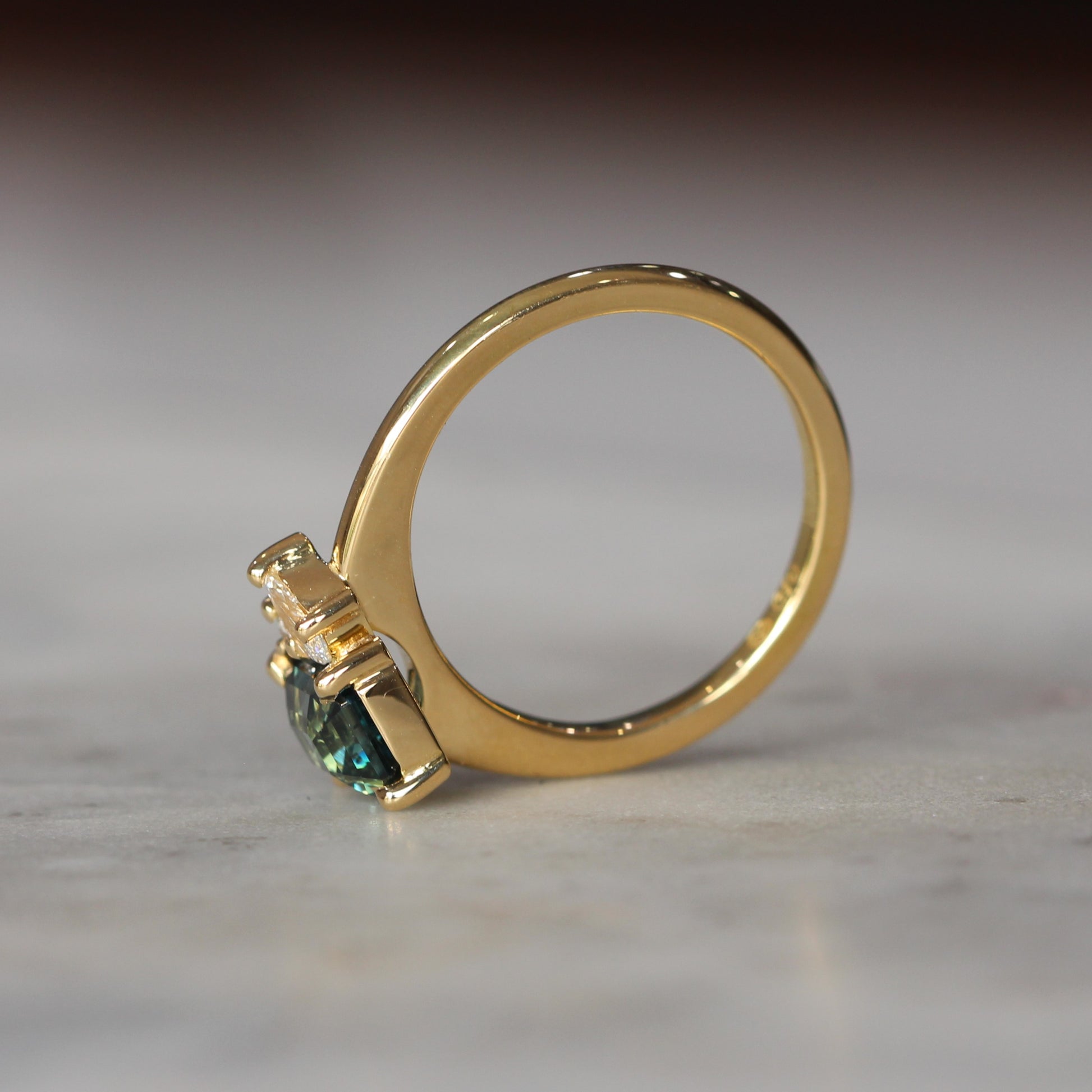 ASYMMETRIC / SAPPHIRE RING