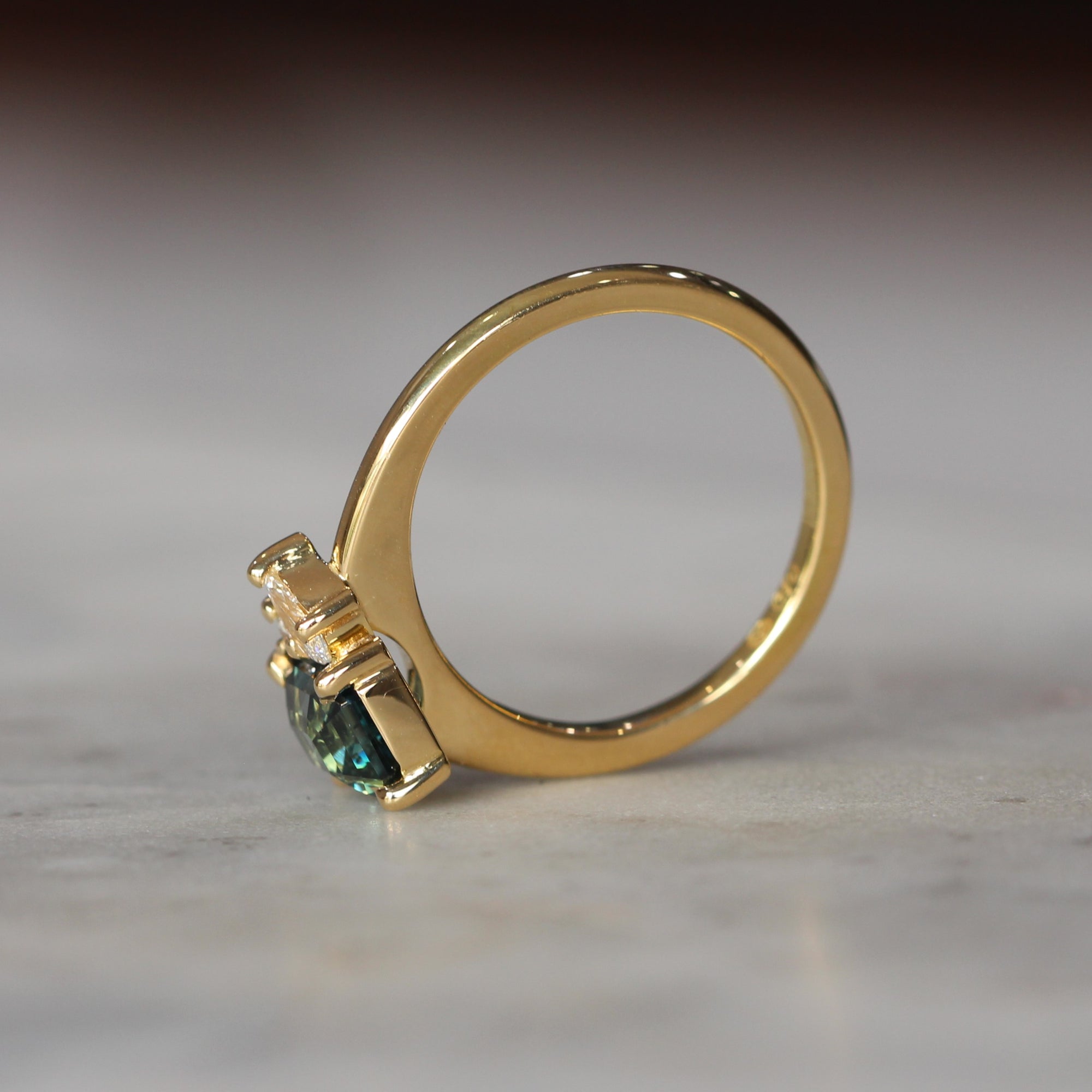 ASYMMETRIC / SAPPHIRE RING