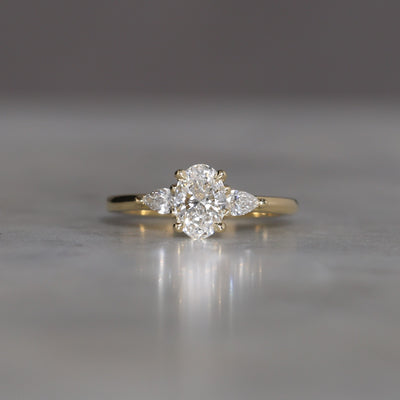 OVAL CUT LAB / DIAMOND TRILOGY RING III