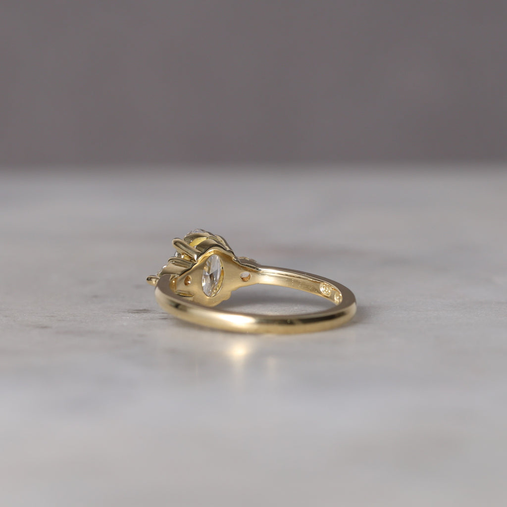 OVAL CUT LAB / DIAMOND TRILOGY RING II