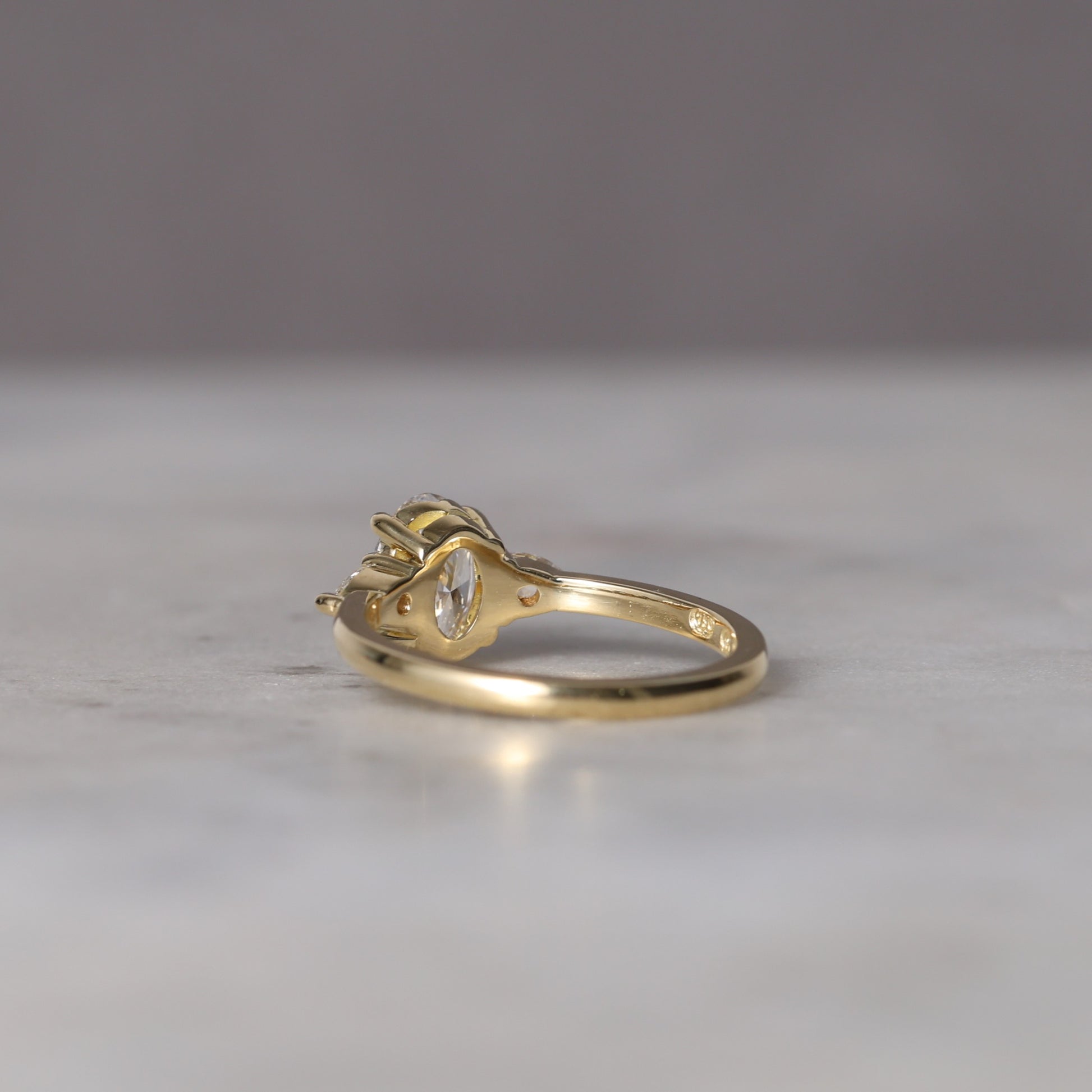 OVAL CUT LAB / DIAMOND TRILOGY RING II