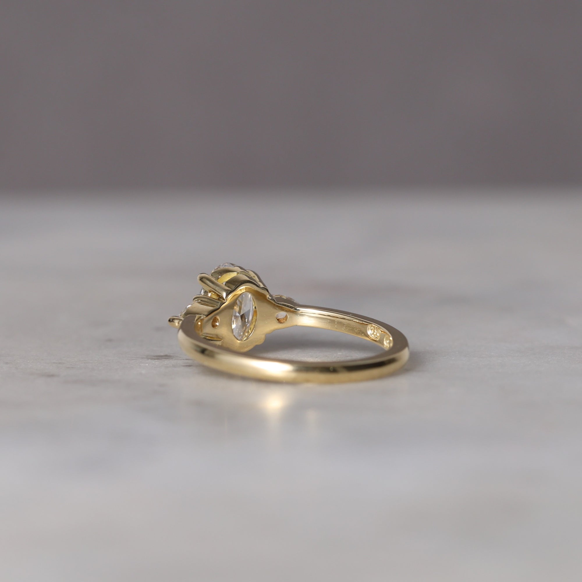 OVAL CUT LAB / DIAMOND TRILOGY RING II