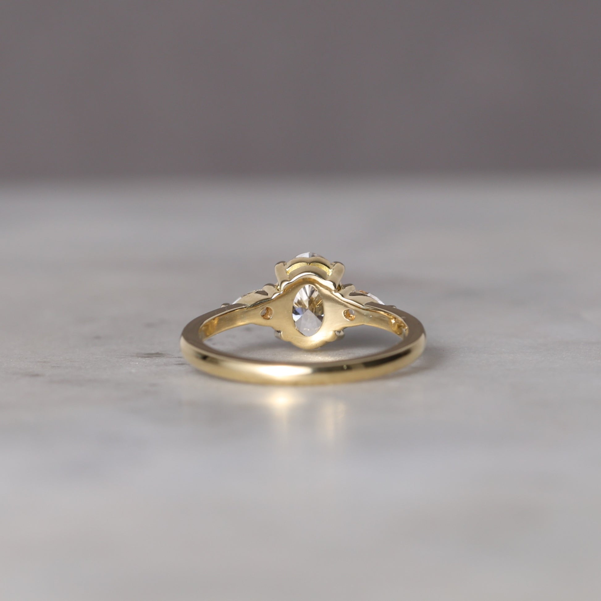 OVAL CUT LAB / DIAMOND TRILOGY RING II