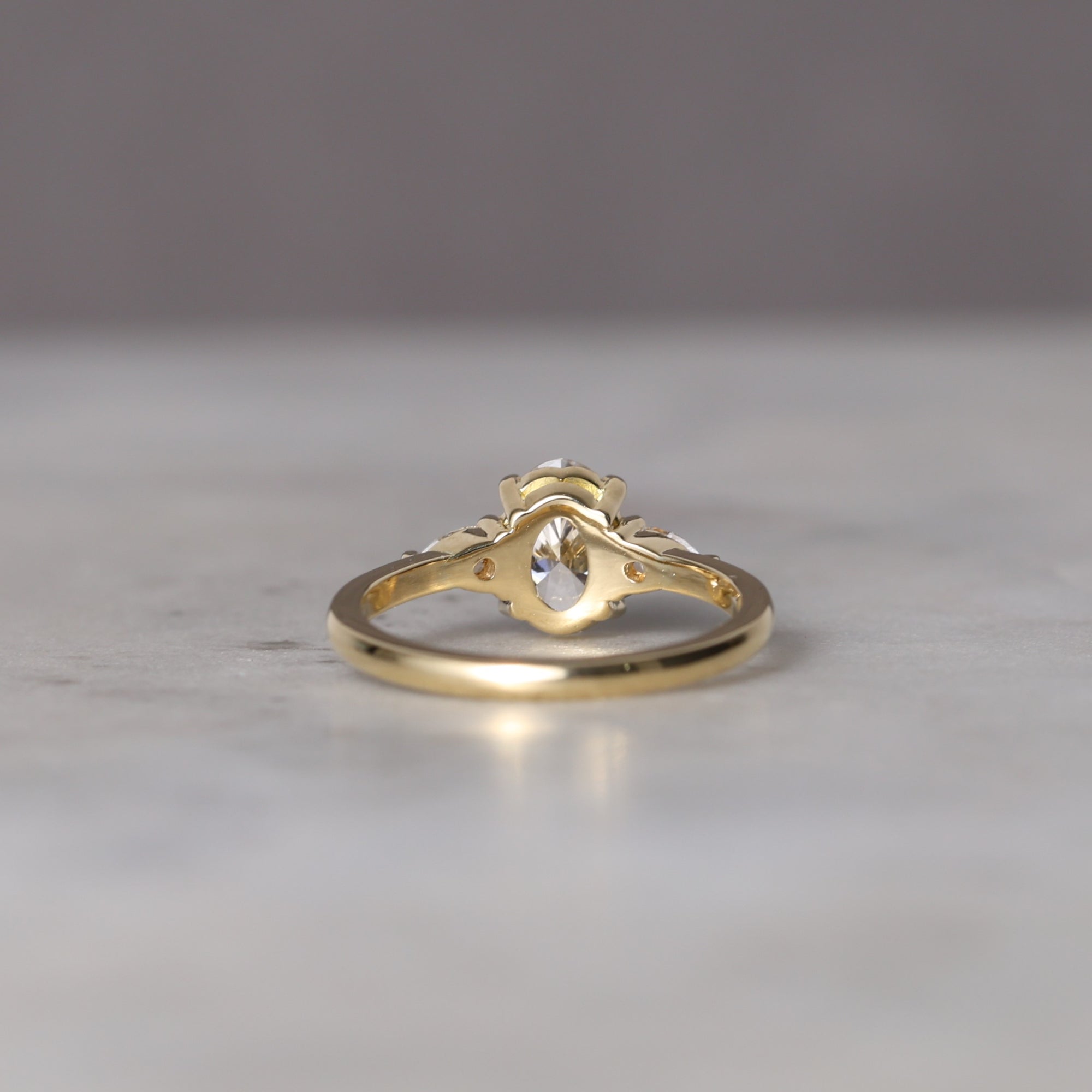 OVAL CUT LAB / DIAMOND TRILOGY RING II