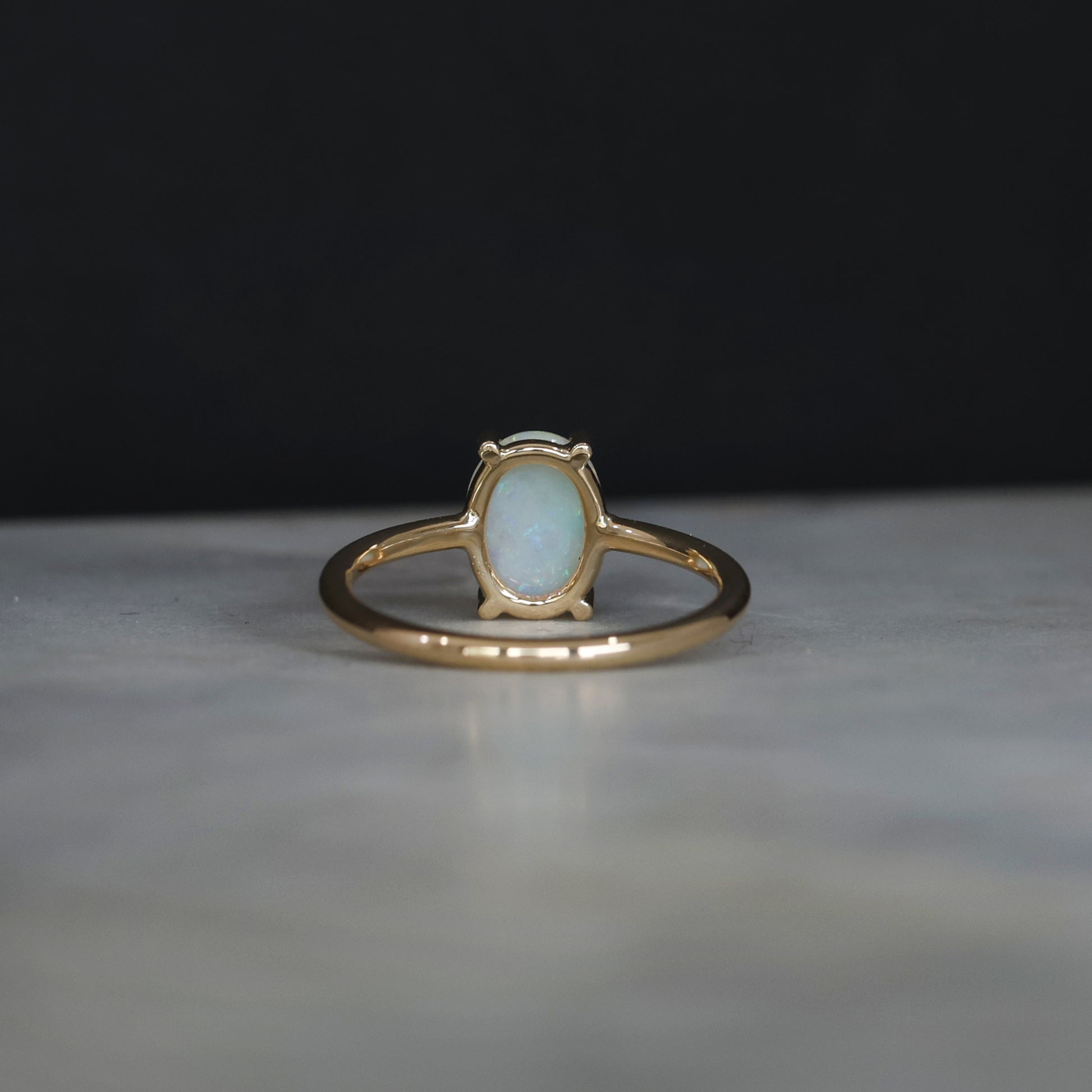 OVAL OPAL / RING III