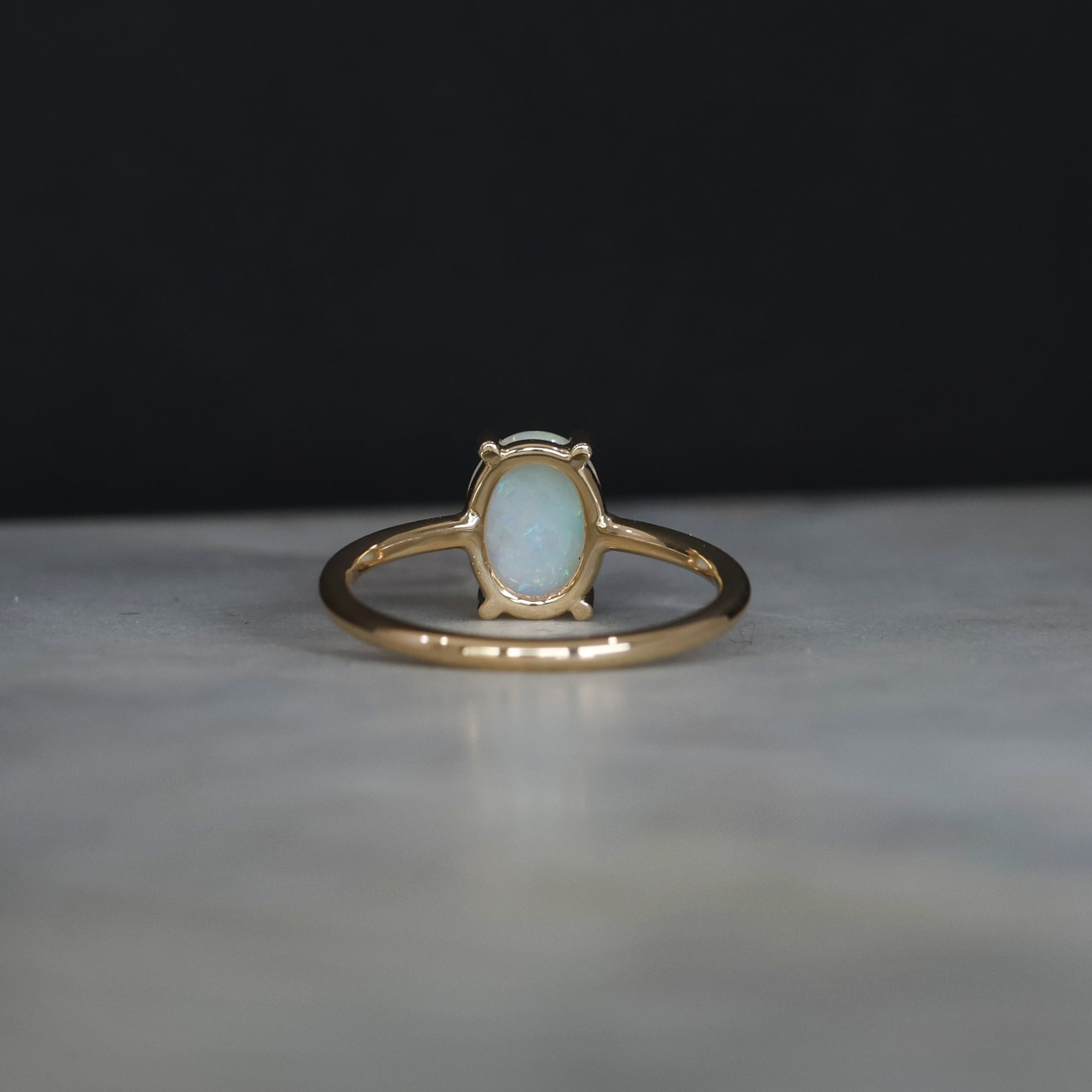 OVAL OPAL / RING III