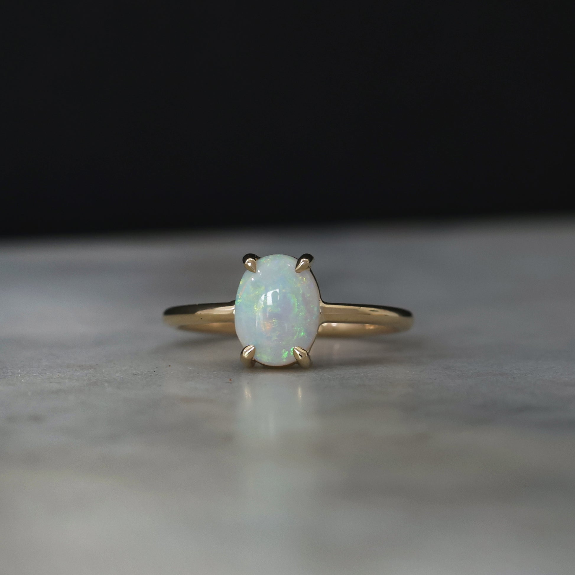 OVAL OPAL / RING III