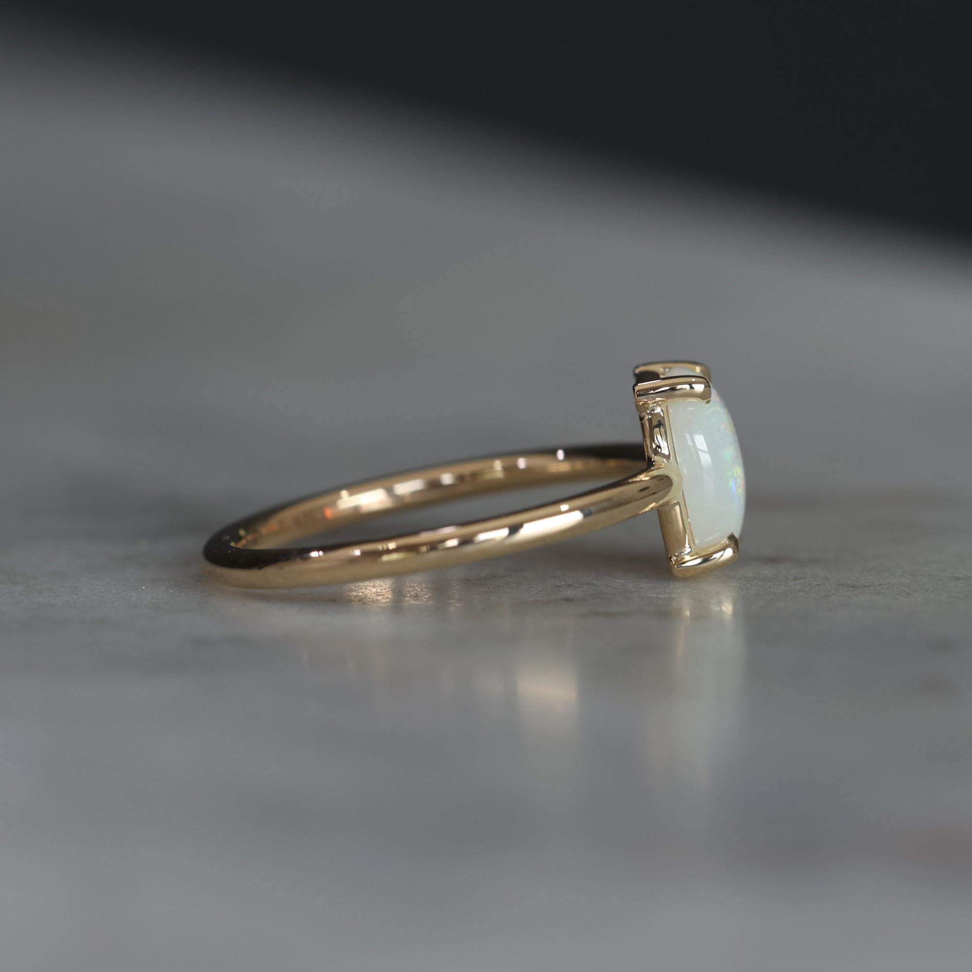 OVAL CUT / OPAL RING