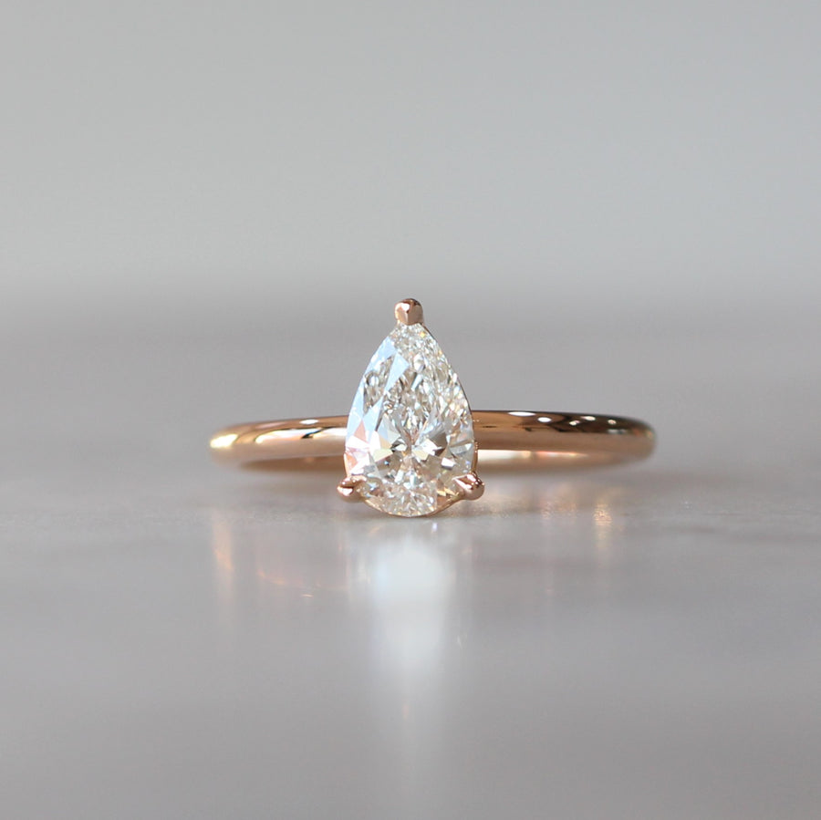 PEAR CUT / LAB DIAMOND RING