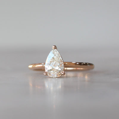 PEAR CUT / LAB DIAMOND RING