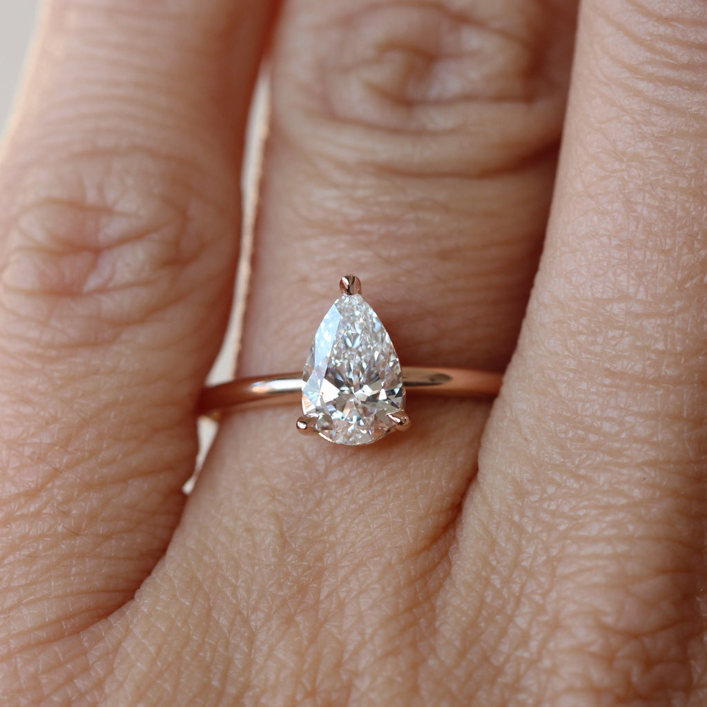 PEAR CUT / LAB DIAMOND RING