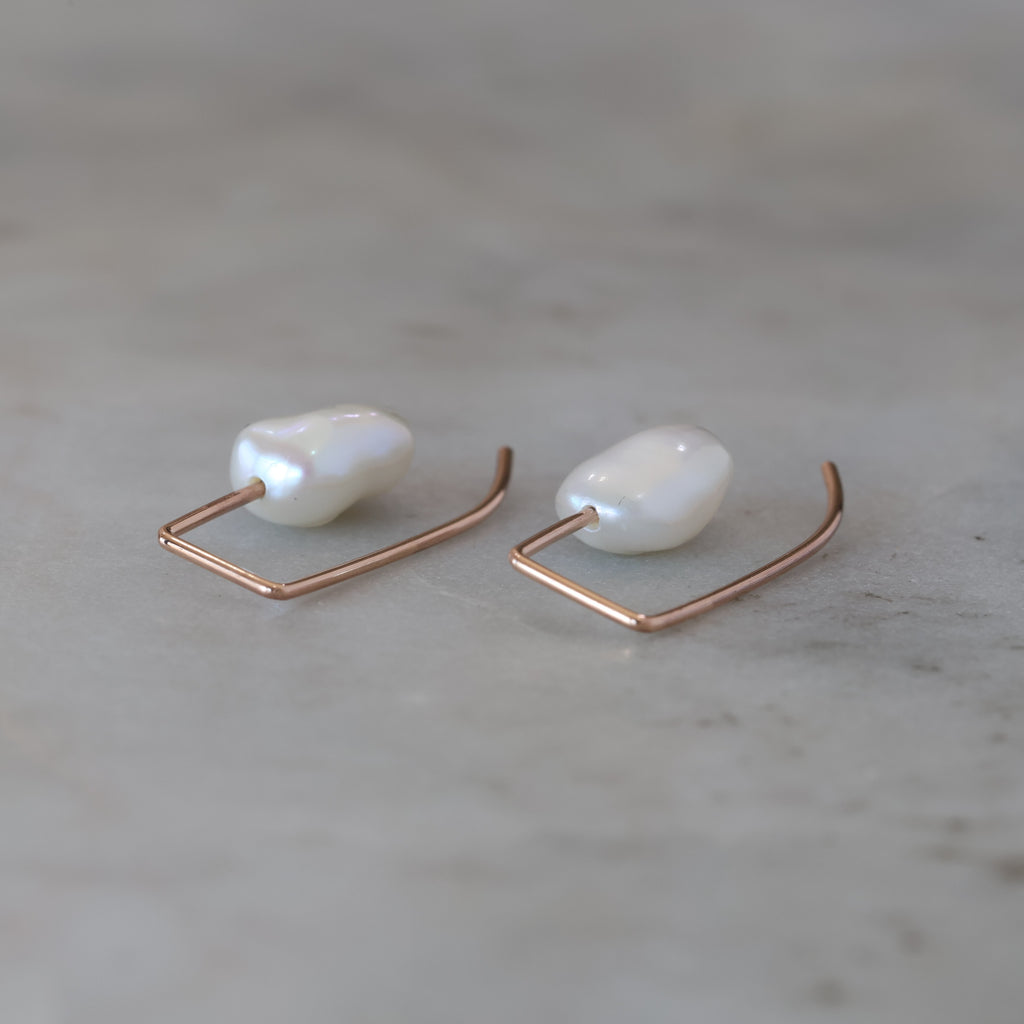 PETITE PEARL | TRAIL EARRINGS