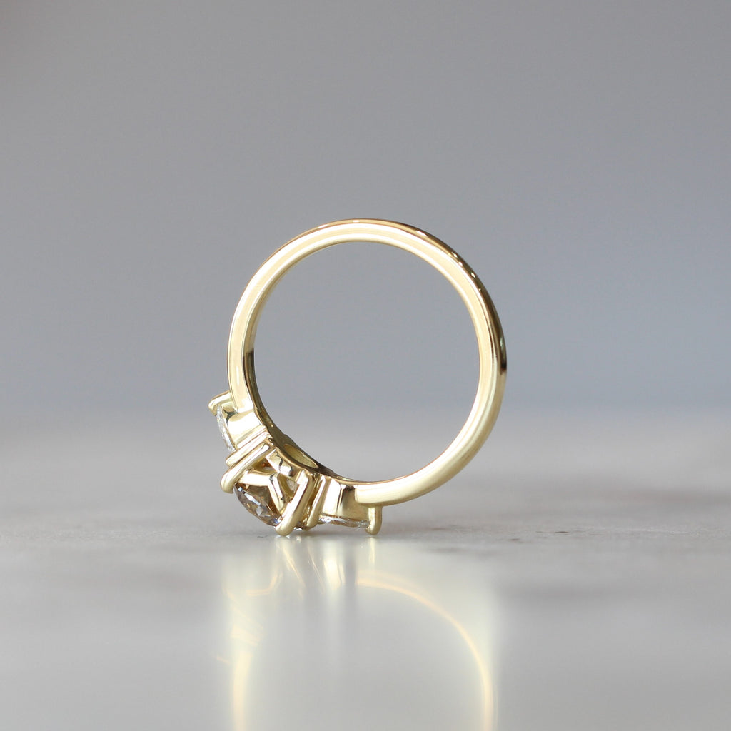ROUND ARGYLE / DIAMOND TRILOGY RING