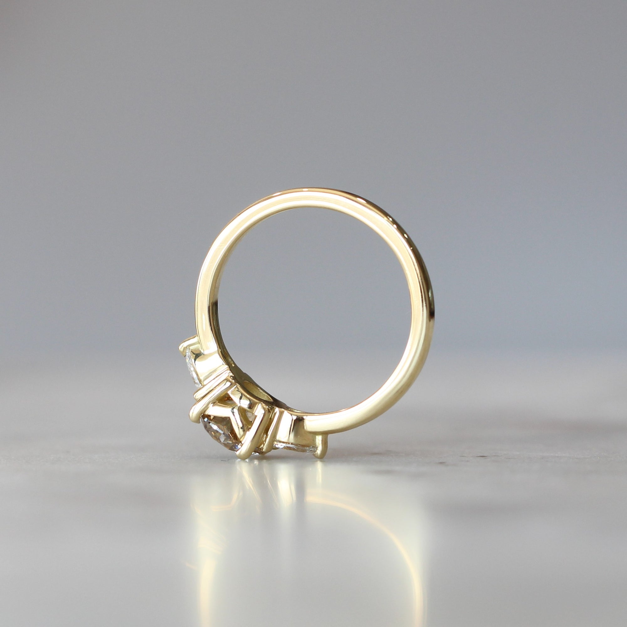 ROUND ARGYLE / DIAMOND TRILOGY RING