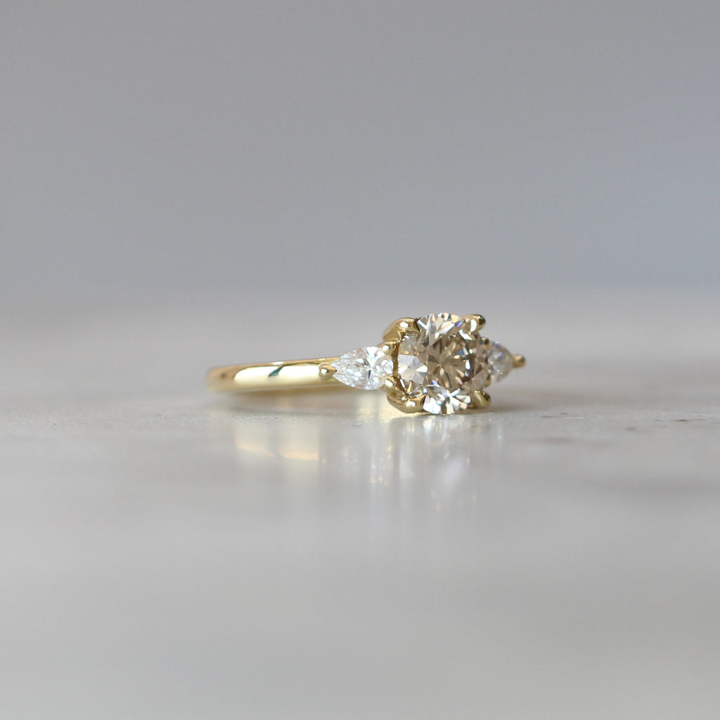 ROUND ARGYLE / DIAMOND TRILOGY RING