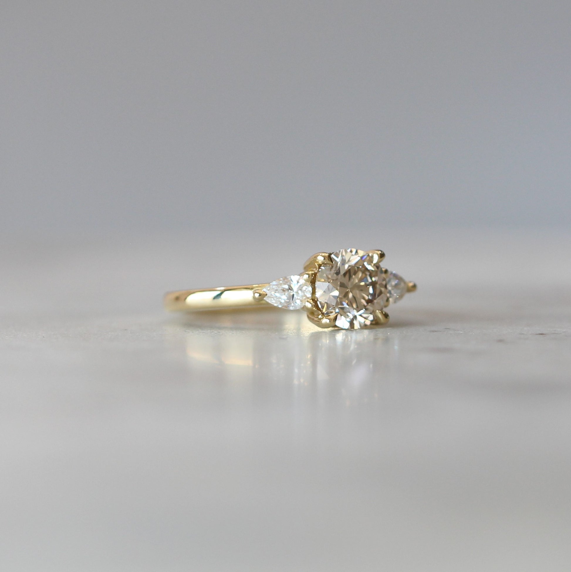 ROUND ARGYLE / DIAMOND TRILOGY RING