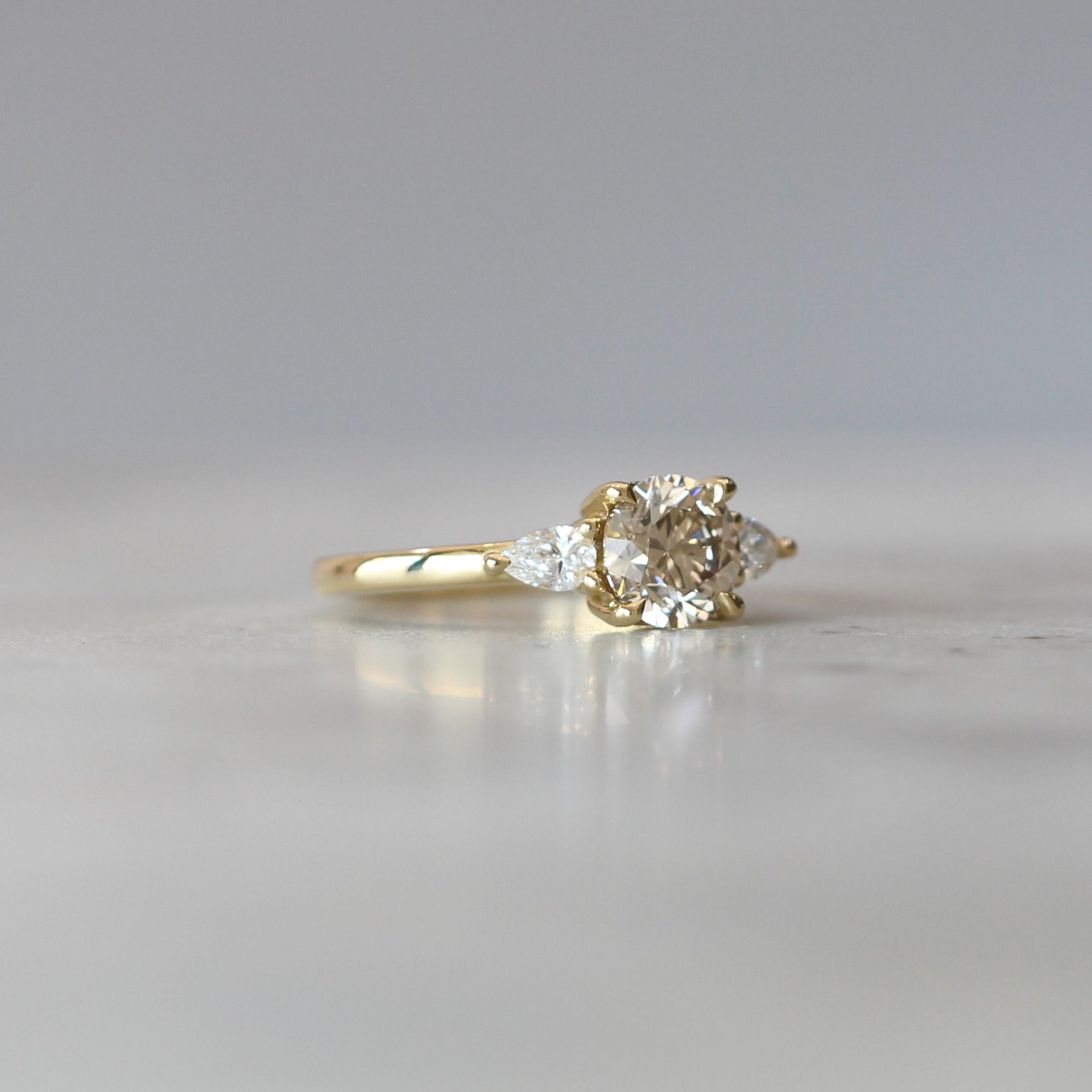 ROUND ARGYLE / DIAMOND TRILOGY RING