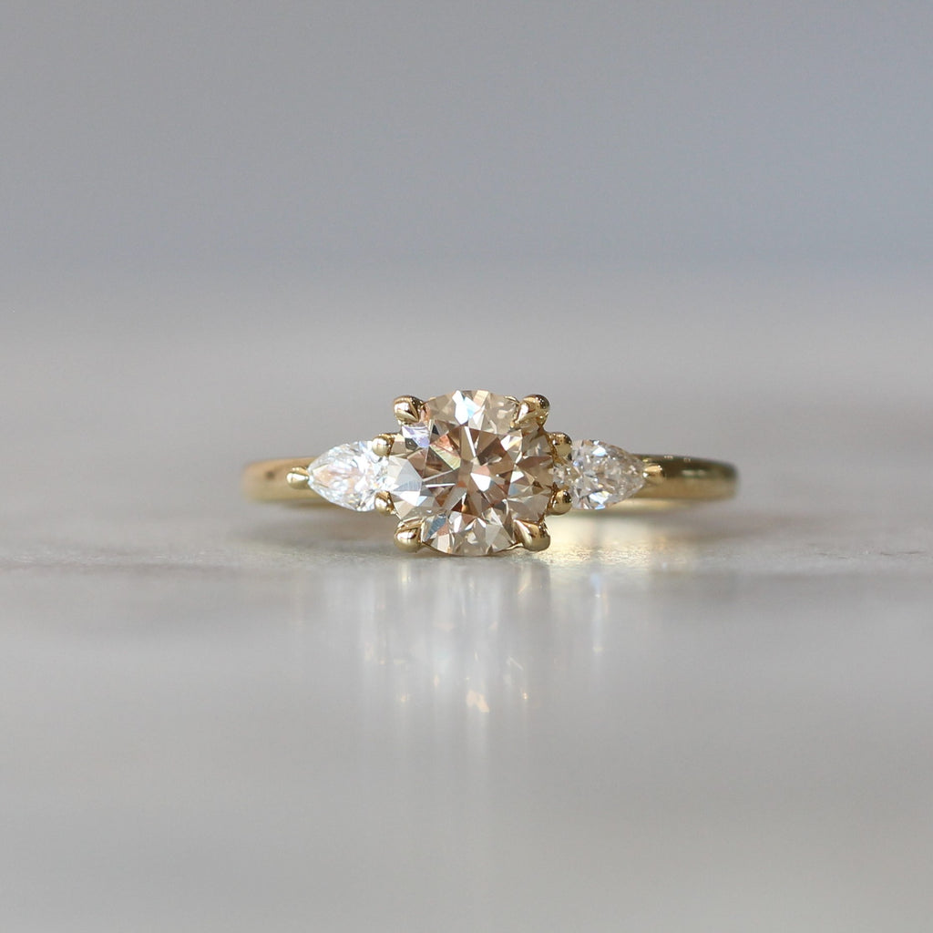 ROUND ARGYLE / DIAMOND TRILOGY RING