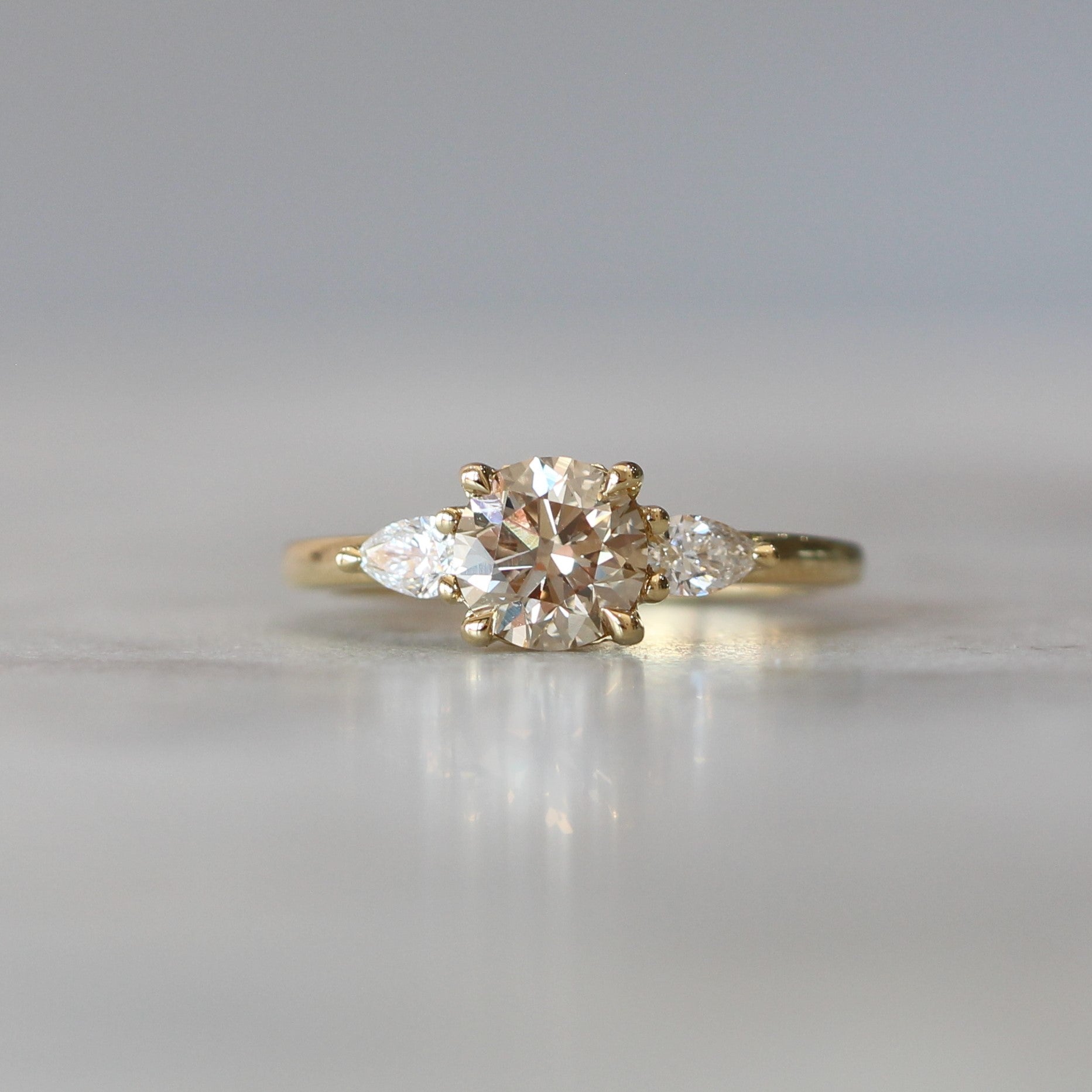 ROUND ARGYLE / DIAMOND TRILOGY RING