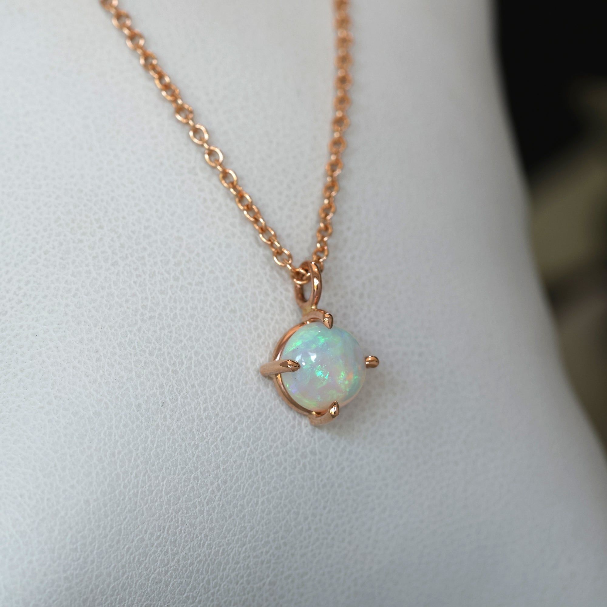 ROUND / OPAL NECKLACE III