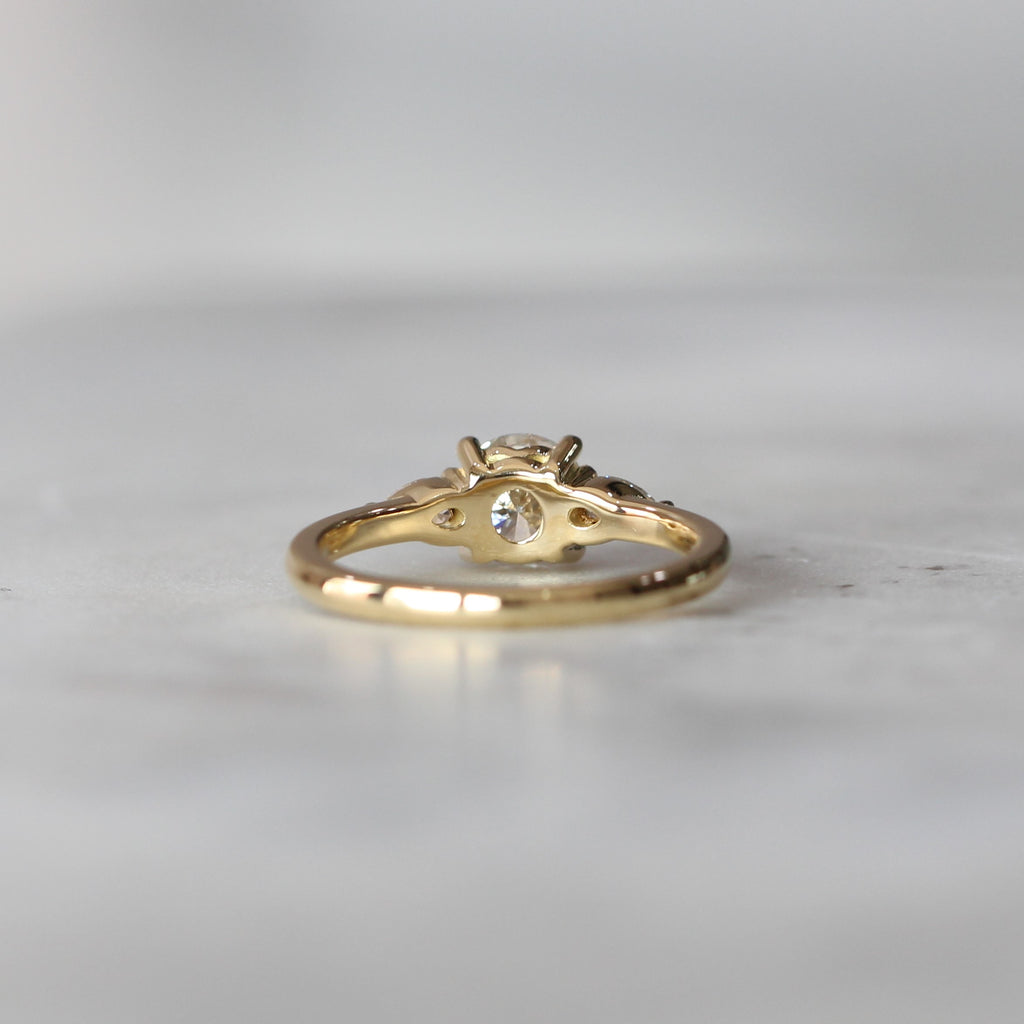 ROUND LAB DIAMOND / TRILOGY RING II